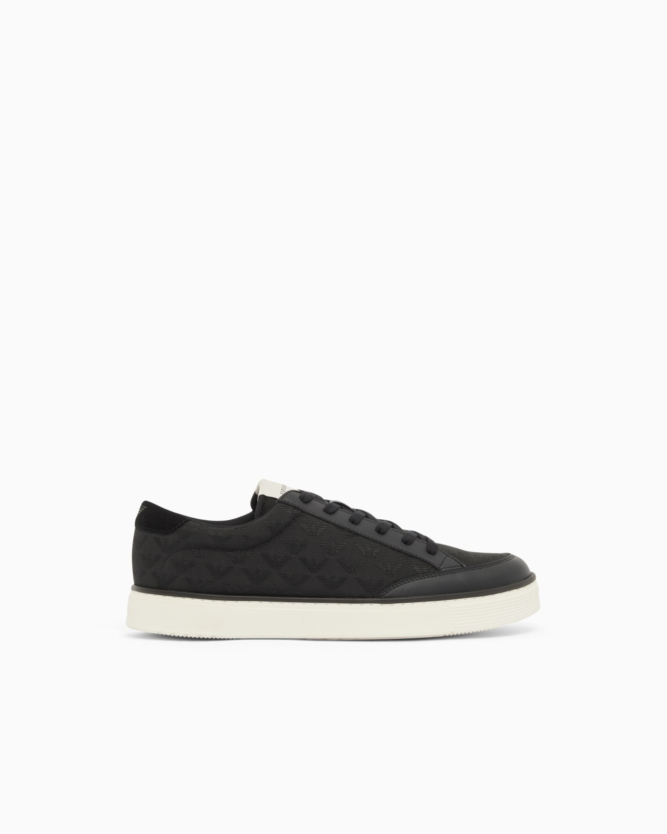 Emporio Armani Emporıo Armani Erkek Kalın ve Rahat Tabanlı Nefes Alabilen Tasarımlı Düşük Bilekli Siyah Sneaker EM004782 AF23199-MC406