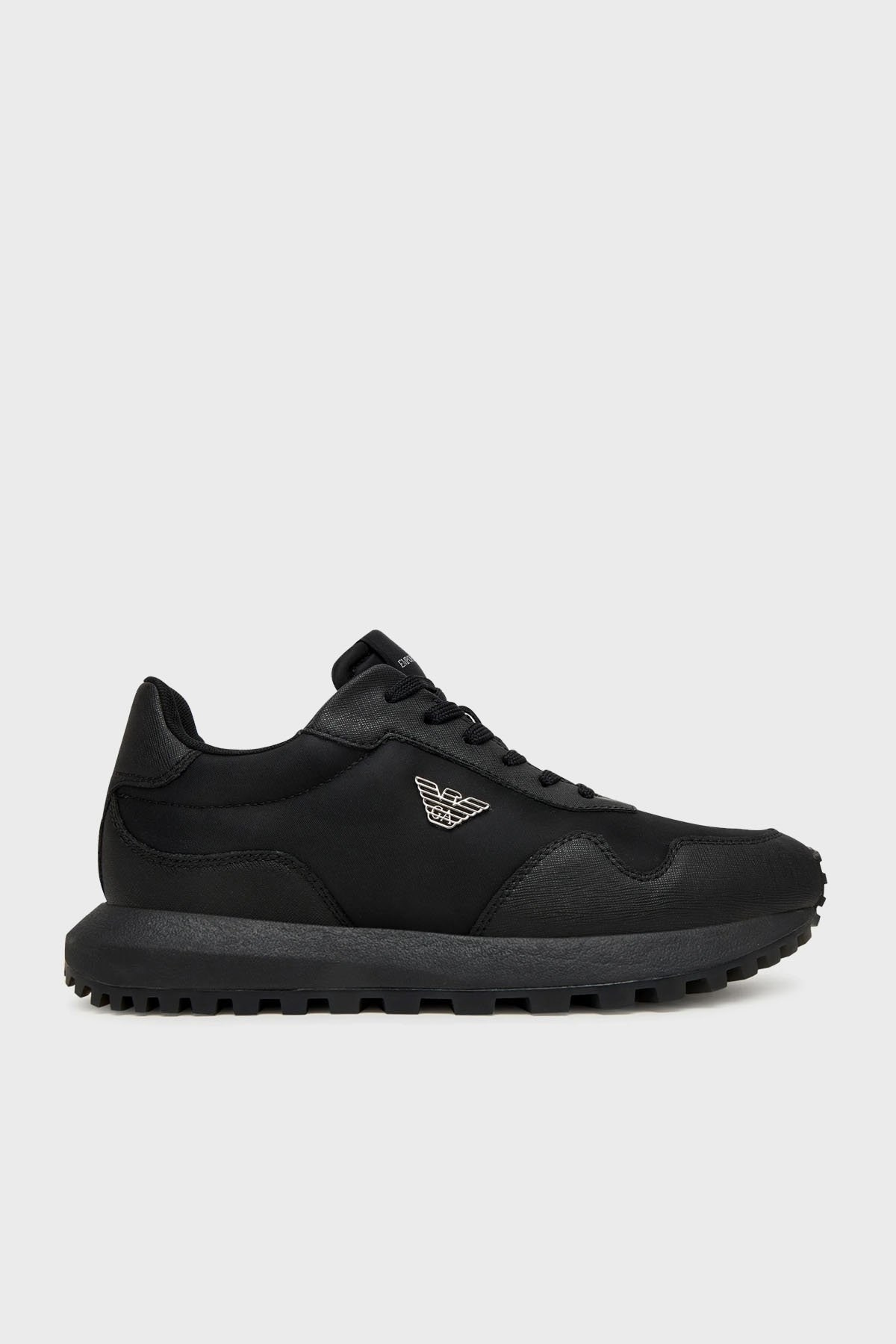 Emporio Armani Emporıo Armani Erkek Metalik Kartal Logolu Düşük Bilekli Nefes Alabilir Ön Yüzeyli Ortopedik Taban Siyah Sneaker EM003738 AF19532-MC005