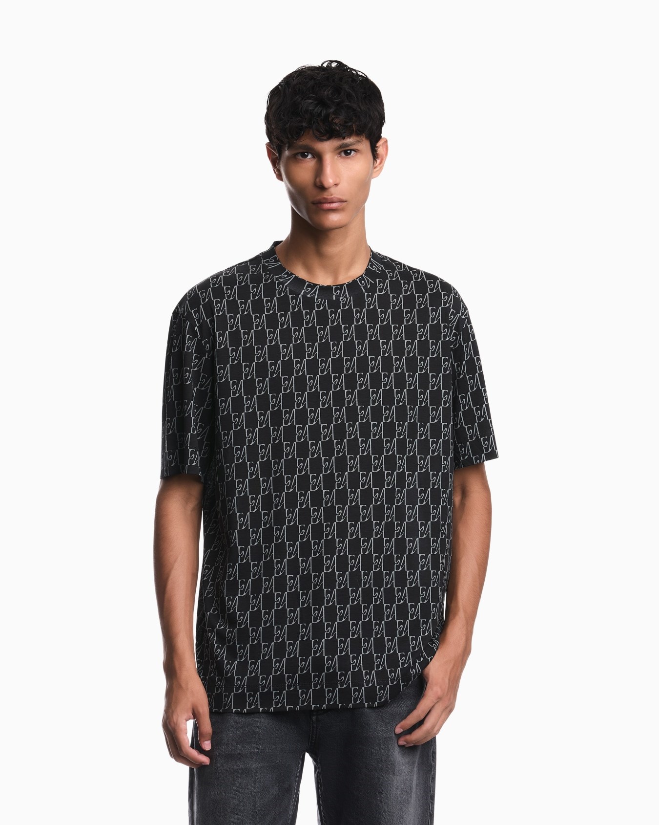 Emporio Armani Emporıo Armani Erkek Pamuklu Jarse Kumaş Normal Kesim Logo İmzalı Kısa Kollu Lacivert T-Shirt EM006812 AF10017-FB562