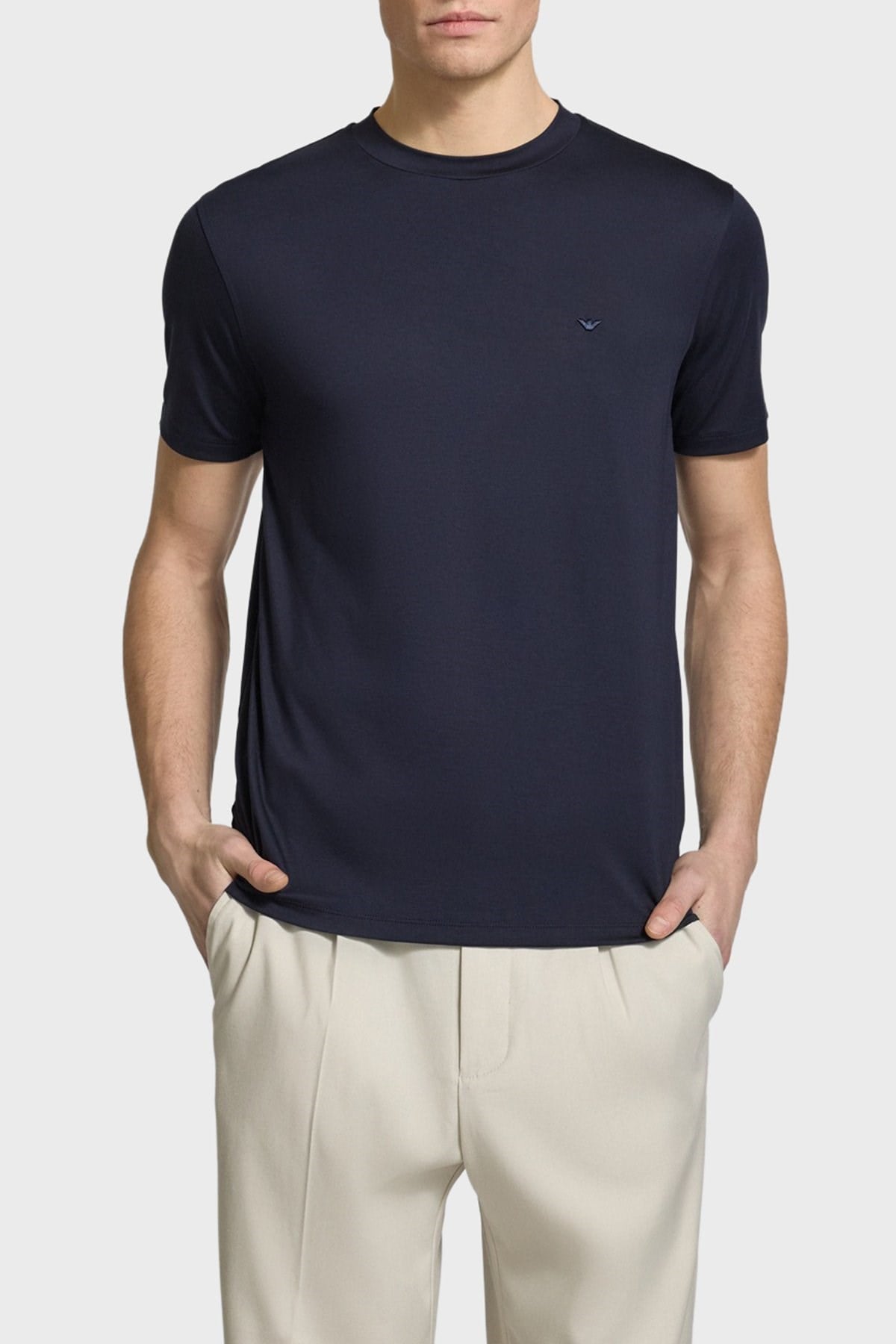 Emporio Armani Emporıo Armani Erkek Regular Fit İpek Karışımlı Kartal Logo Figürlü Kısa Kollu Lacivert T-Shirt EM004586 AF13721-UB118