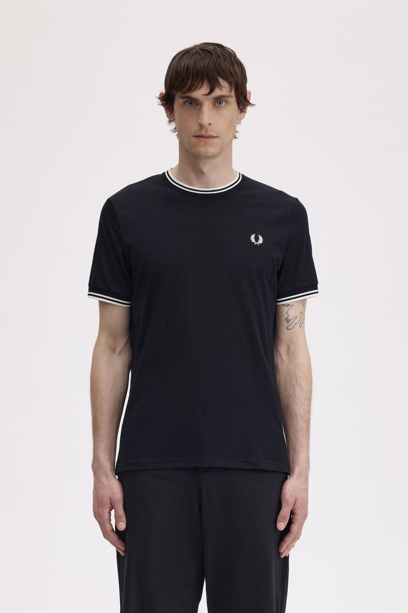 Fred Perry Fred Perry Erkek Normal Kalıp Yuvarlak Yakalı Pamuklu Kısa Kollu Siyah T-Shirt M1588V-102