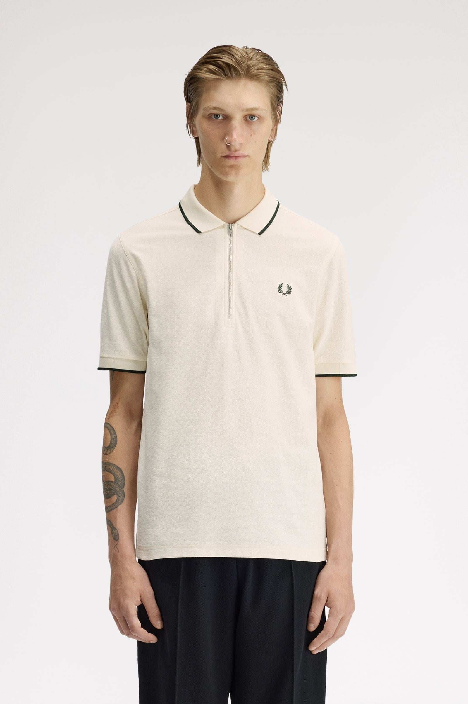 Fred Perry Fred Perry Erkek Normal Kesim Pamuklu Pike Kumaş Yarım Fermuarlı Kısa Kollu Ekru Polo Yaka T-Shirt M2383-560