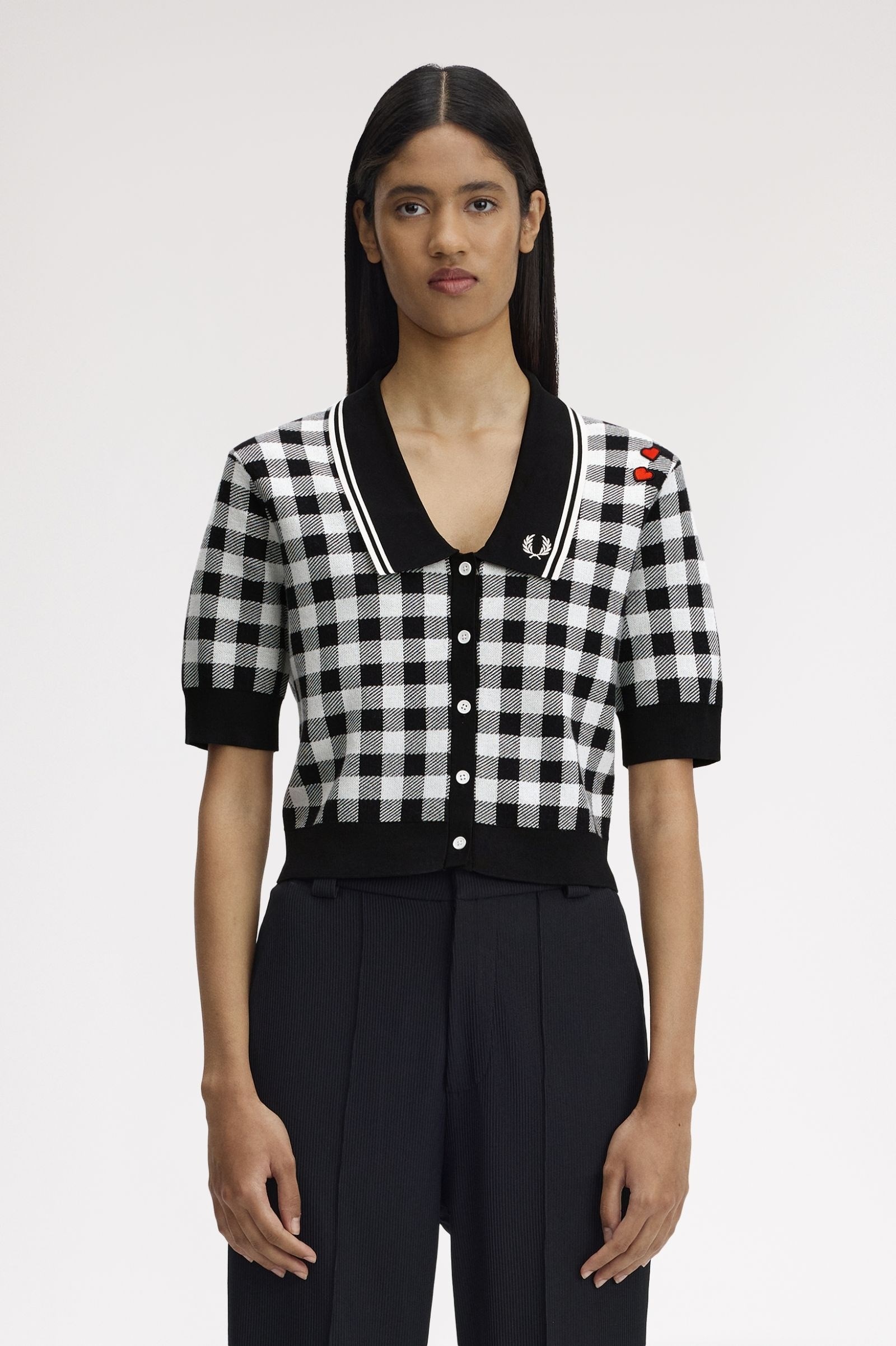 Fred Perry Fred Perry Kadın Normal Kalıp Kare Desenli Yakası Logo İşlemeli Kısa Kollu Siyah Gömlek SK2134-102