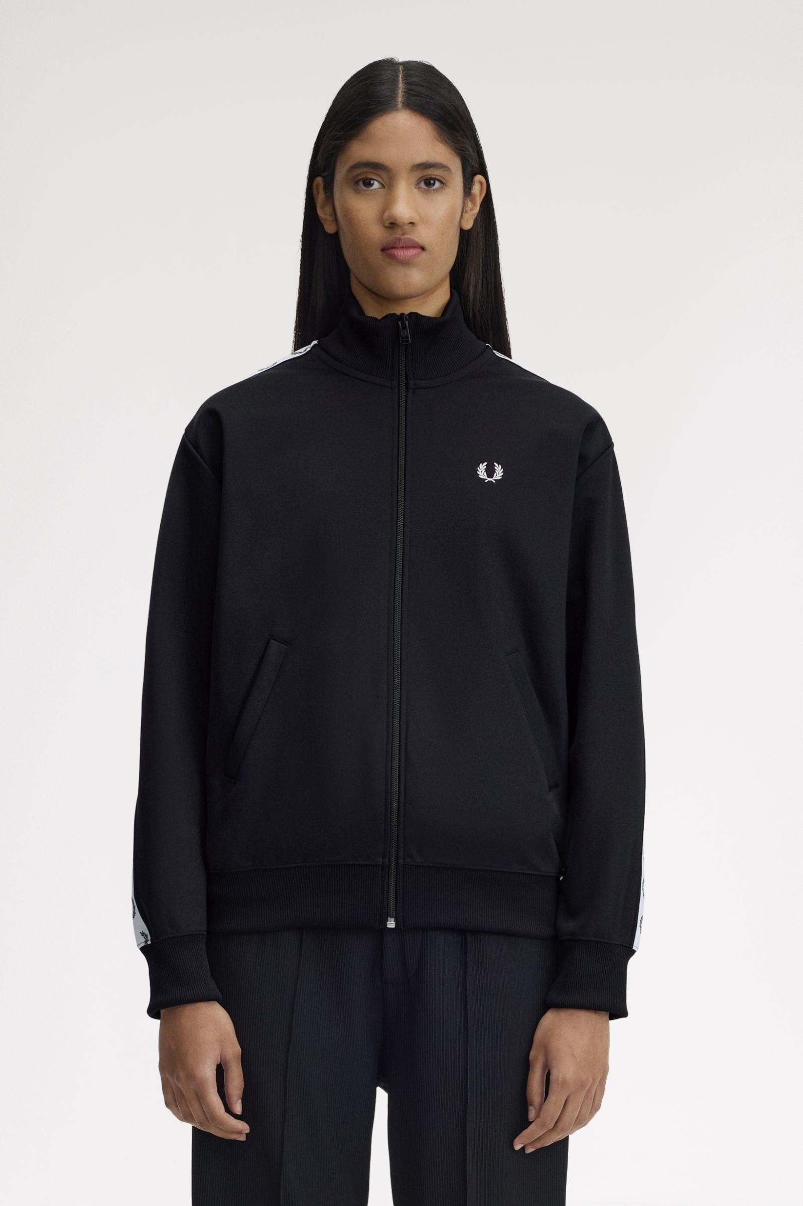 Fred Perry Fred Perry Kadın Omuzları Logo Detaylı Şerit Çizgili Dik Yakalı Uzun Kollu Siyah Ceket J1106-102