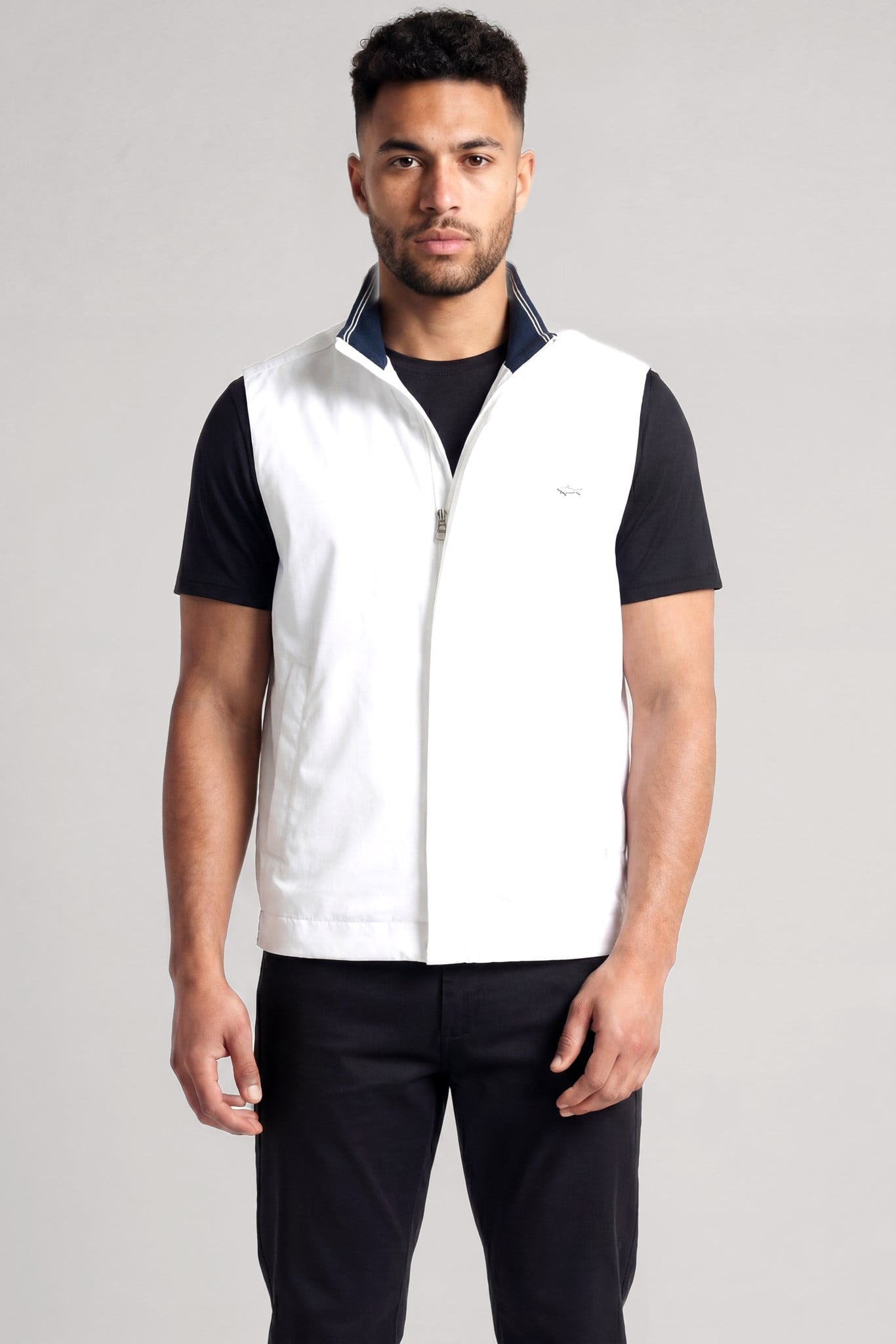 Paul Shark Paul Shark Erkek Regular Fit Kolu Cep Detaylı Dik Yaka Fermuarlı Beyaz Yelek 25412657SM-010
