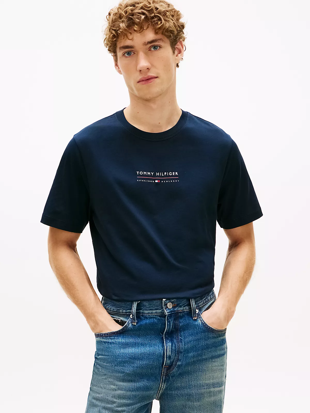 Tommy Hilfiger Tommy Hilfiger Erkek Regular Fit Yuvarlak Yakalı Logo Desenli Pamuklu Kısa Kollu Lacivert T-Shirt MW0MW42363-DW5