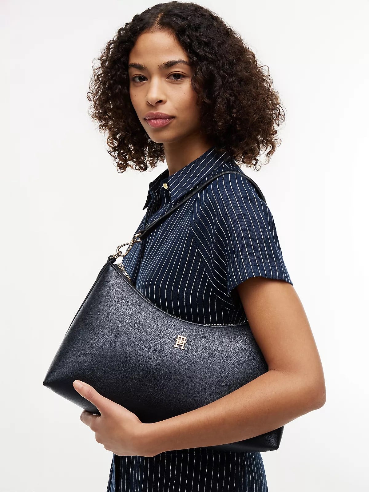 Tommy Hilfiger Tommy Hilfiger Kadın Çıkarılabilir Mini Cüzdanlı Fermuarlı Kısa Kulplu TH Monogram Logolu Siyah Omuz Çantası AW0AW18720-BDS