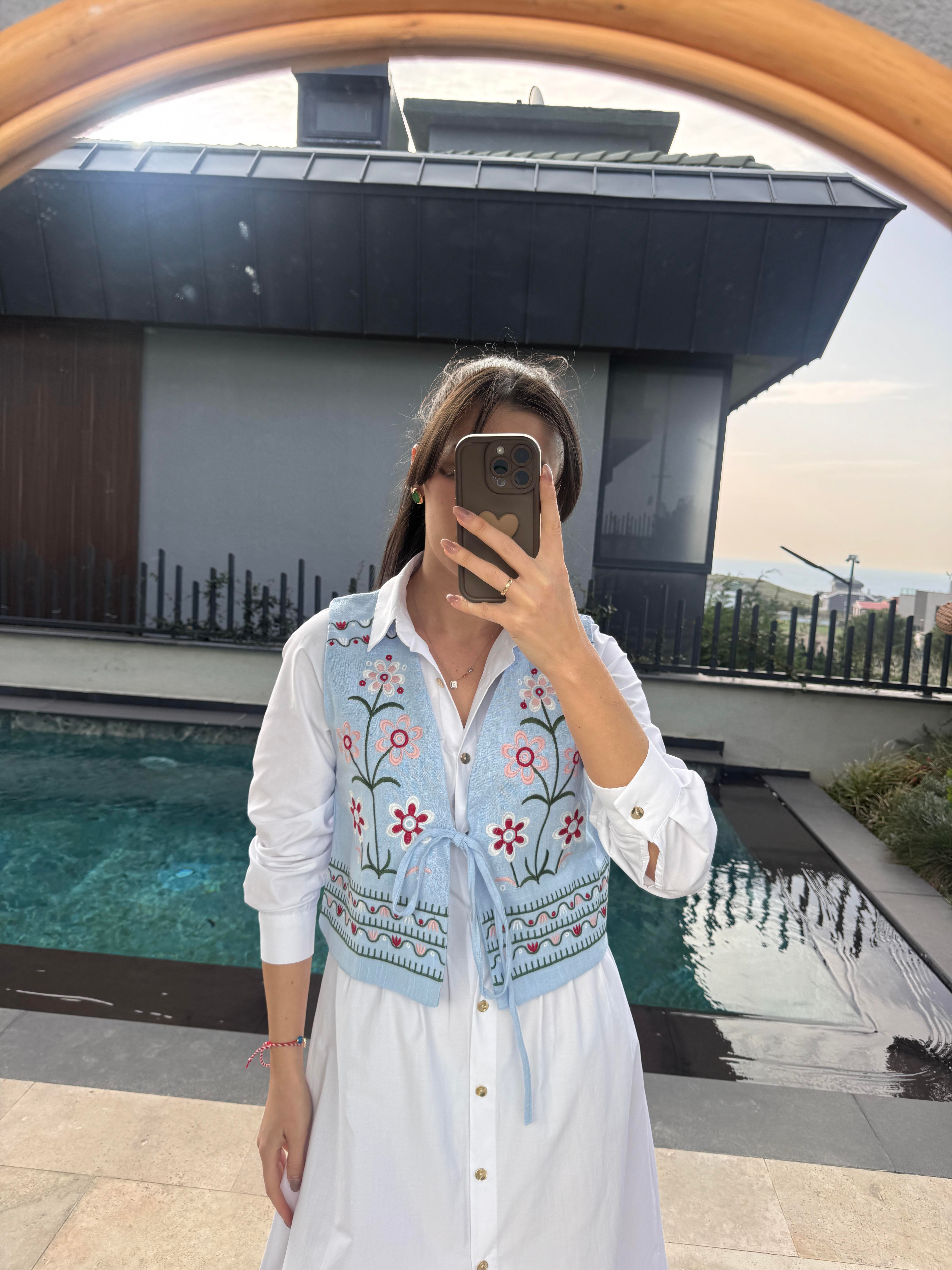 Frida Nakışlı Mavi Yelek
