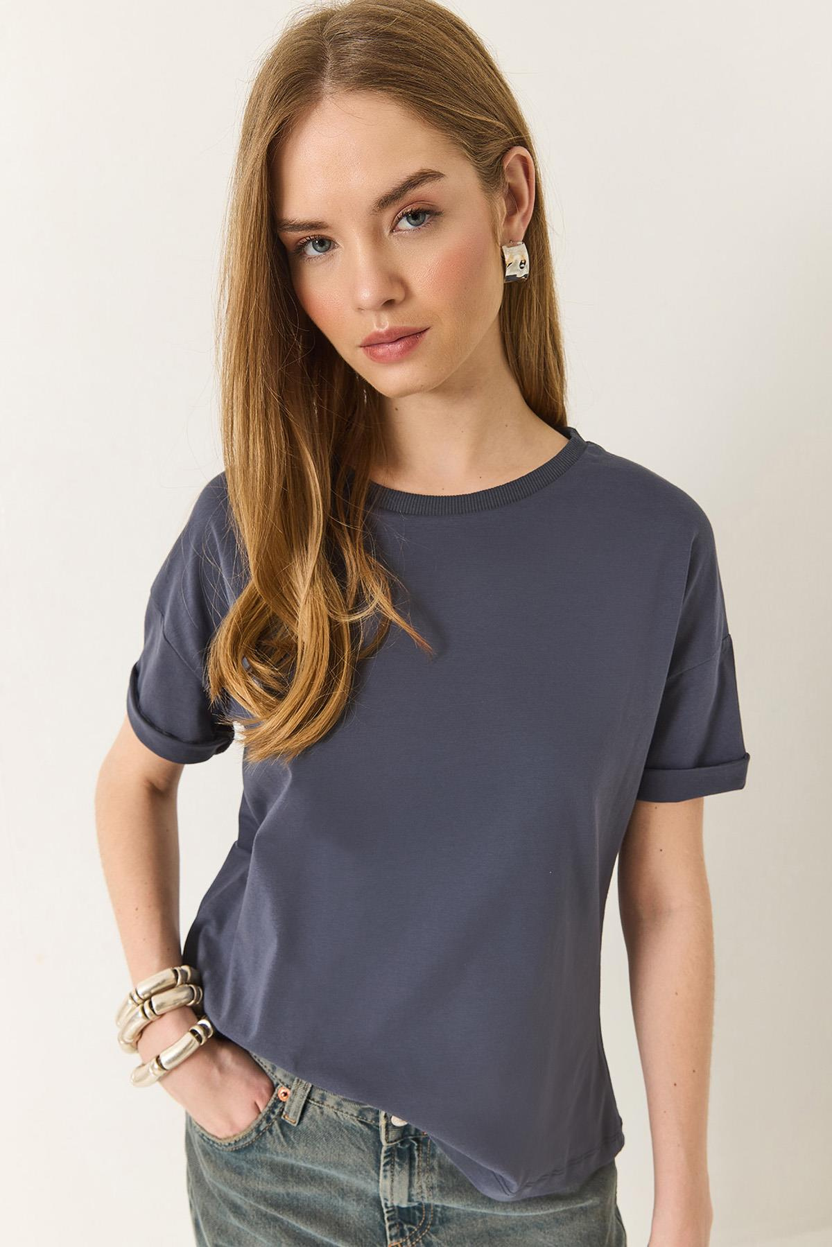%100 Organik Pamuk Relaxed Fit Yırtmaçlı Yuvarlak Yakalı T-Shirt 60602050 - Antrasit