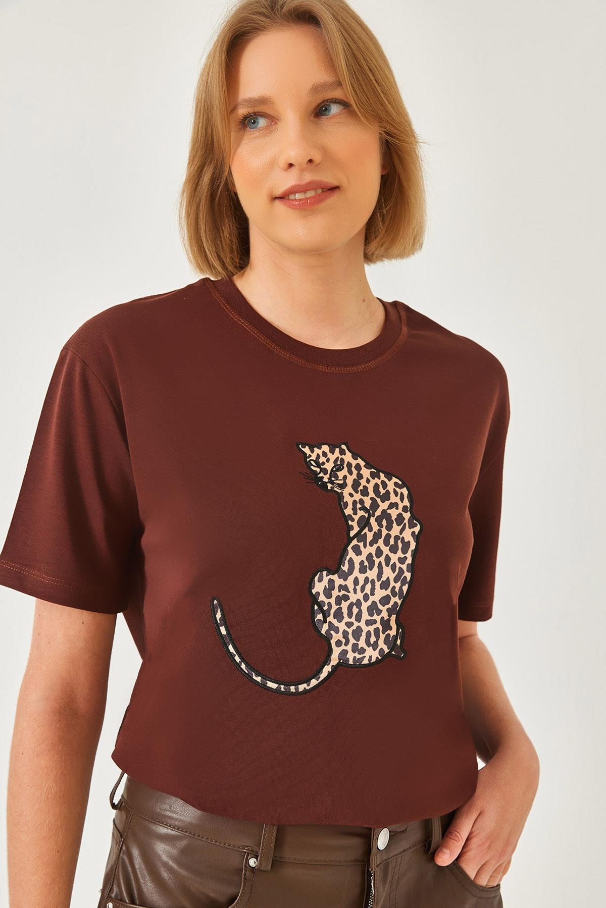 Bisiklet Yaka Leopar Baskılı Tshirt 60261345 - Kahverengi