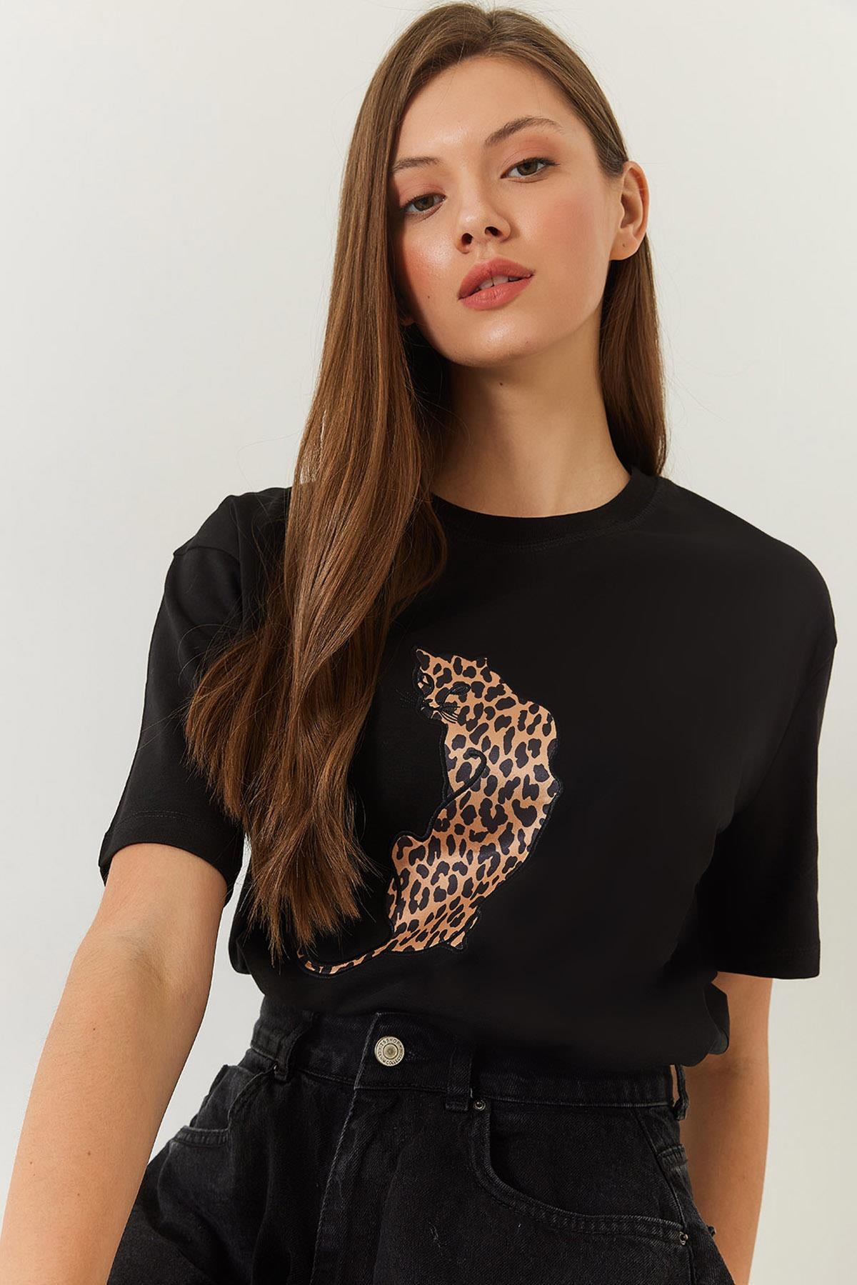 Bisiklet Yaka Leopar Baskılı Tshirt 60261345 - Siyah