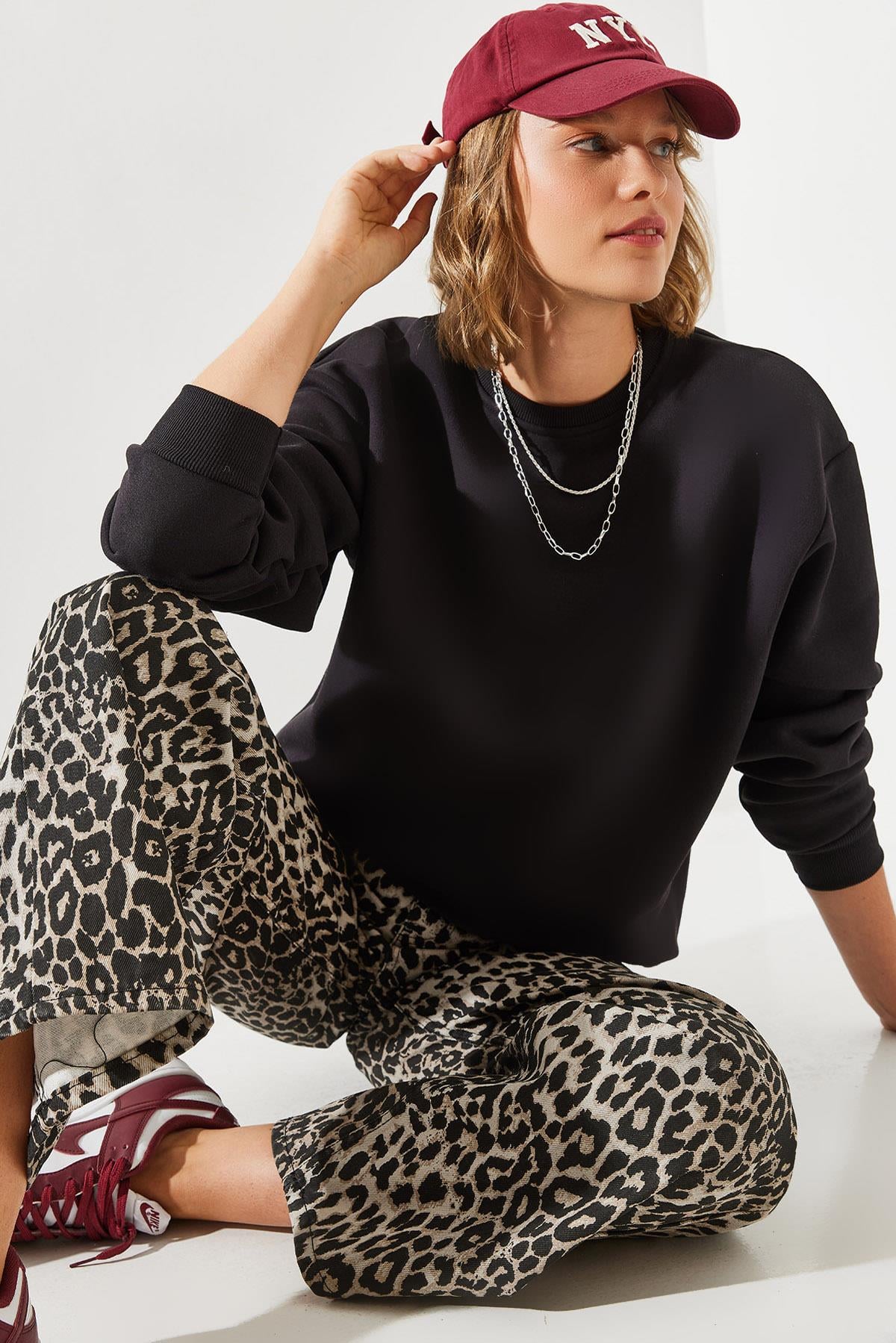 Bisiklet Yaka Şardonlu Basic Sweatshirt 60251640 - Siyah SWEATSHİRT modelleri