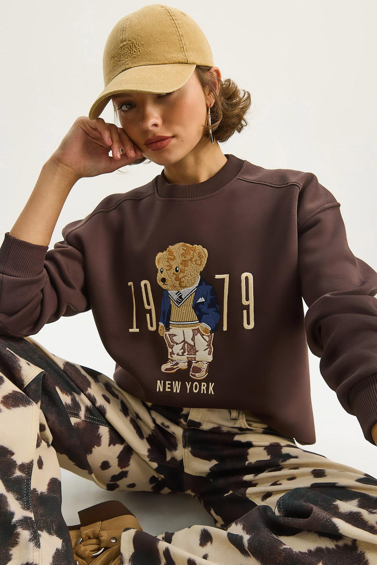 Bisiklet Yaka Teddy Nakış Detaylı Sweat 10417 60284066 - Kahverengi SWEATSHİRT modelleri