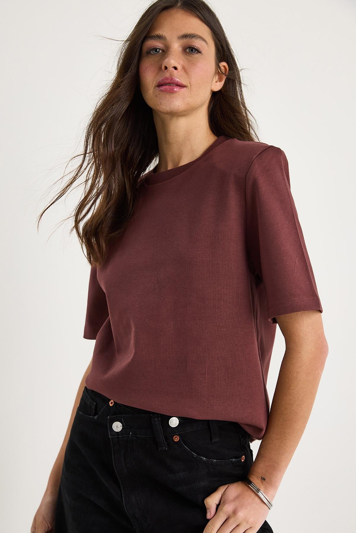 Bisiklet Yaka Vatkalı Pamuklu Basic T-Shirt 241134 60283128 - Koyu Kızıl Kahve