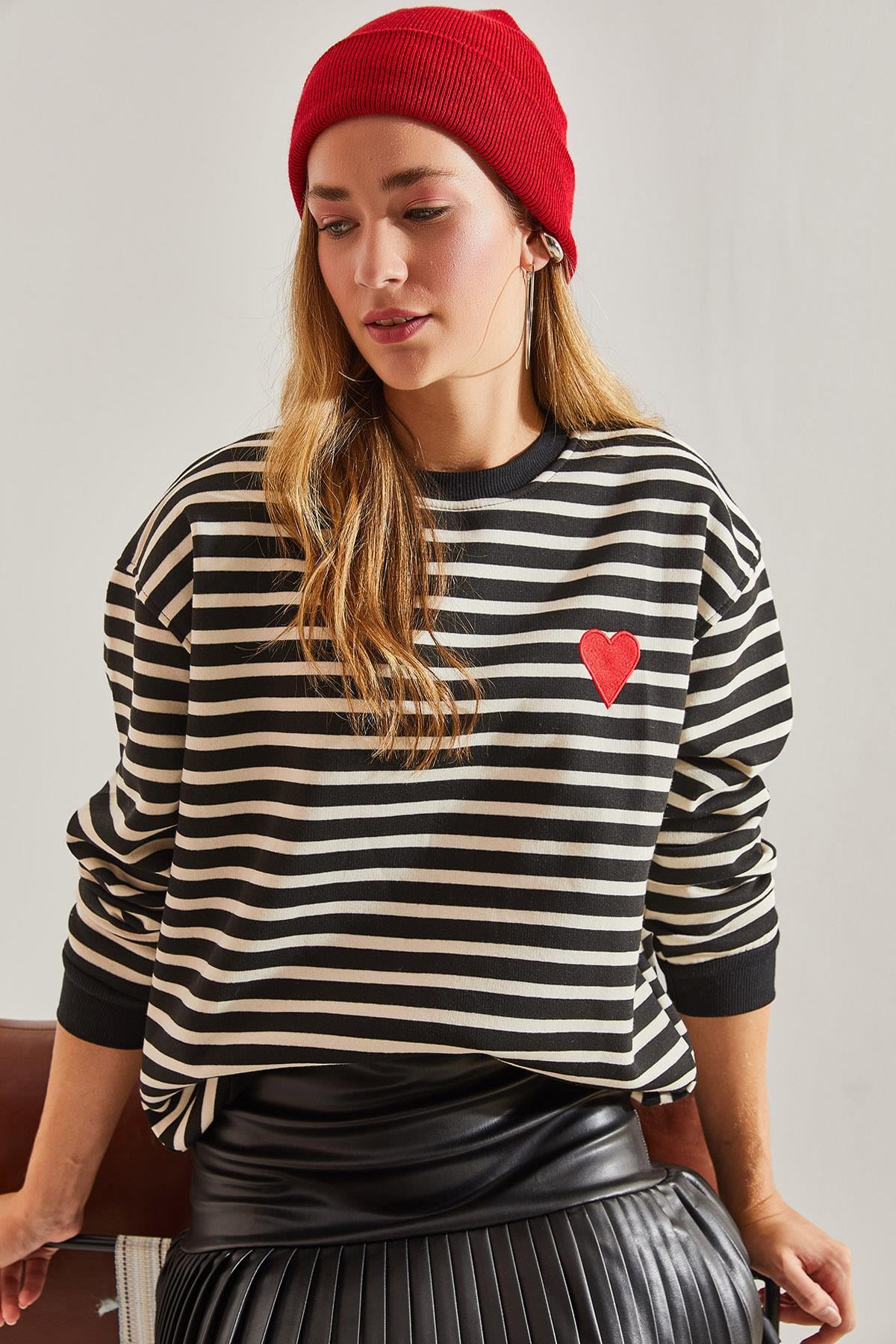 Çizgili Kalp Baskılı Sweatshirt - Siyah SWEATSHİRT modelleri