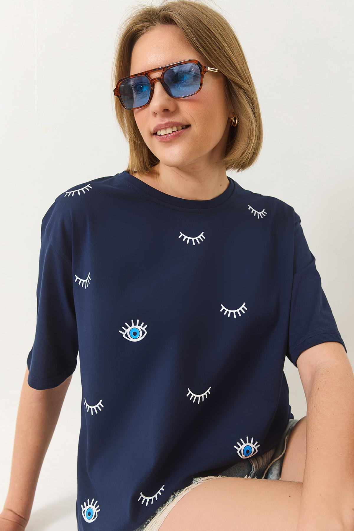 Göz Baskılı Kısa Kollu Pamuklu Oversize T-Shirt 60283184 - Lacivert