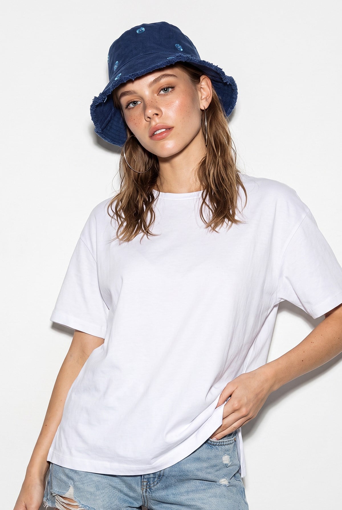Kadın %100 Pamuk Oversize Bisiklet Yaka Yan Yırtmaçlı Basic T-Shirt 60382625 - Beyaz T-SHİRT modelleri