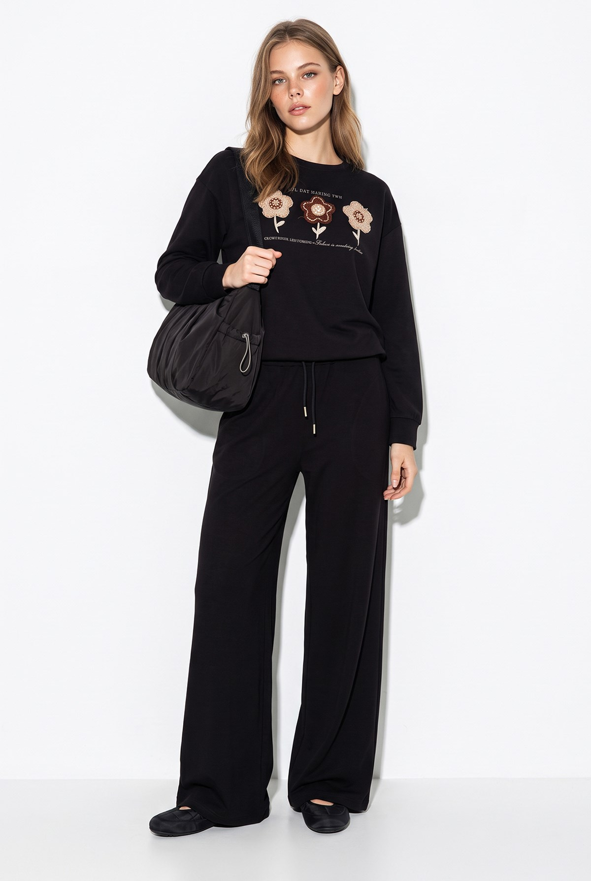 Kadın Boncuk ve Pul İşlemeli Çiçek Aplikeli Oversize Sweat Bol Pantolon Pamuk Modal Takım 2265 60286491 - Siyah ALT - ÜST TAKIM modelleri