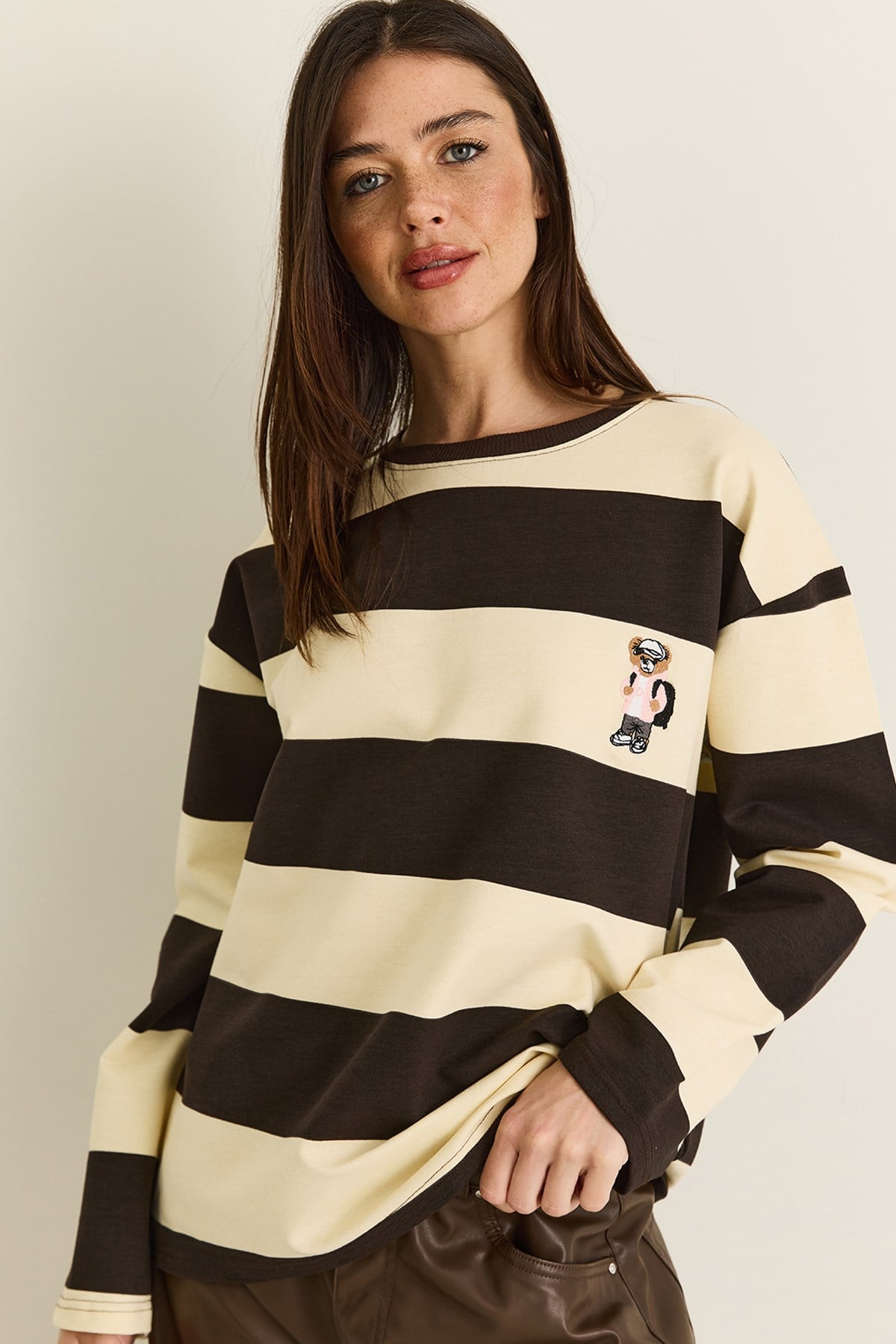 Kadın Çizgili Nakış Detaylı Oversize Sweatshirt 6206 60286534 - Kahverengi-Bej SWEATSHİRT modelleri