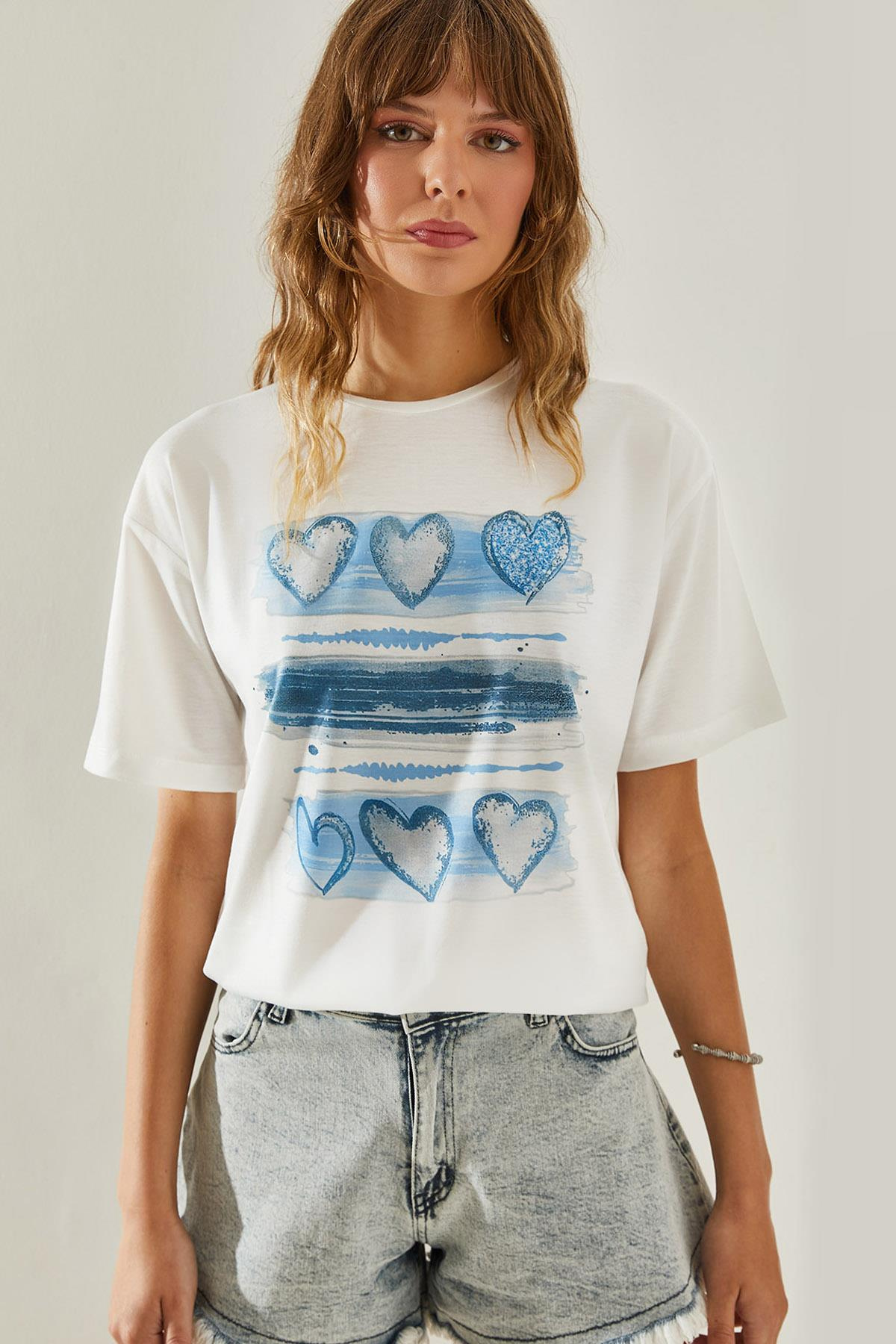 Kadın Dijital Kalp Baskılı Kısa Kollu T-Shirt 60251384 - Mavi T-SHİRT modelleri