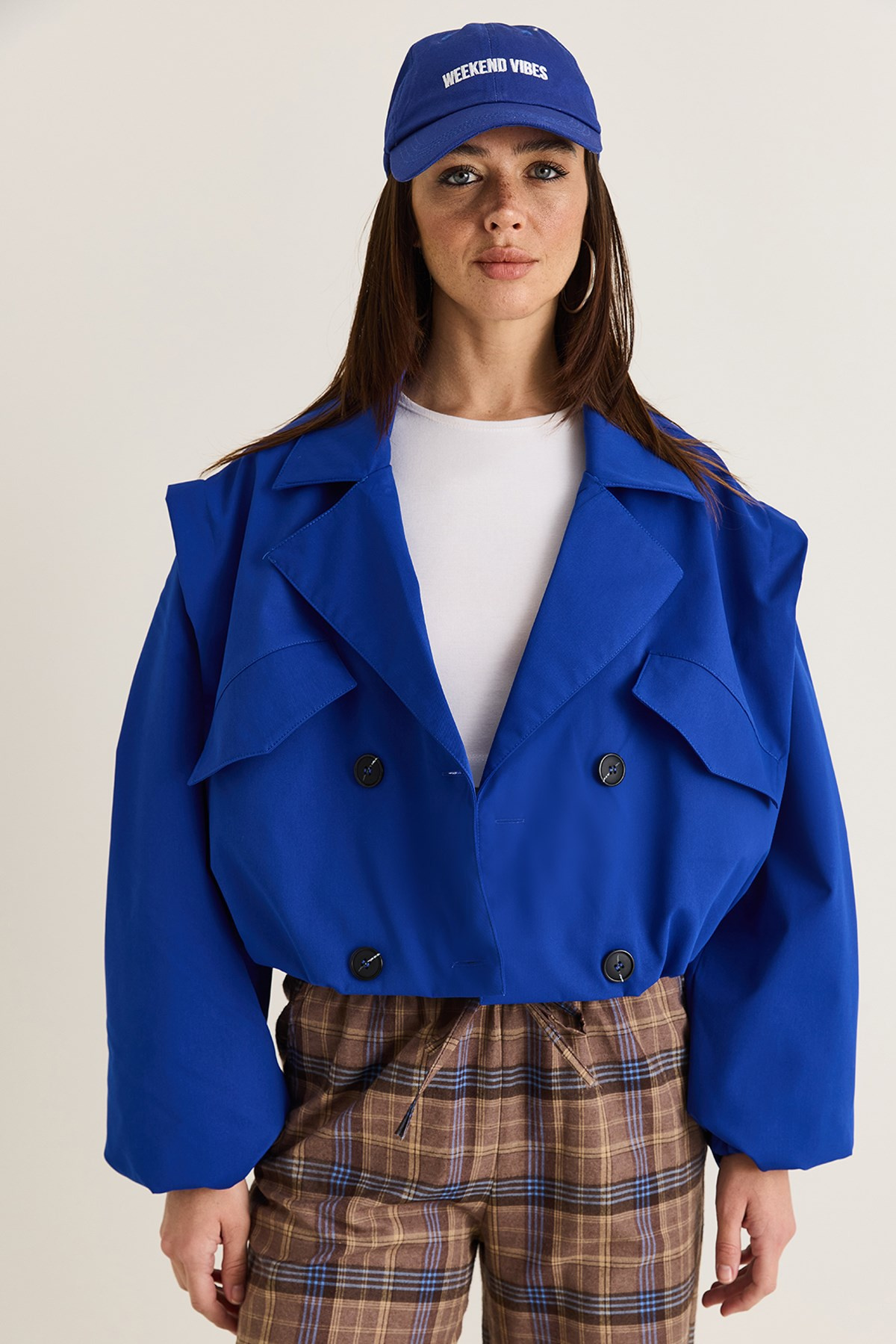 Kadın Geniş Kruvaze Yaka Cep Detaylı Lastikli Crop Trençkot 2834 60286460 - Saks DIŞ GİYİM modelleri