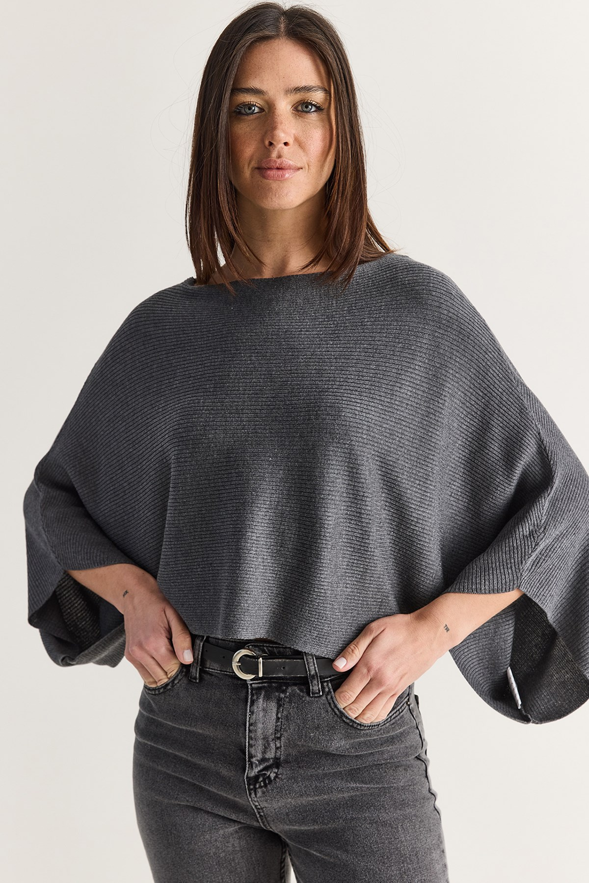 Kadın Kayık Yaka Yarasa Kol Oversize Crop Triko Kazak TK261126 60286718 - Füme KAZAK modelleri