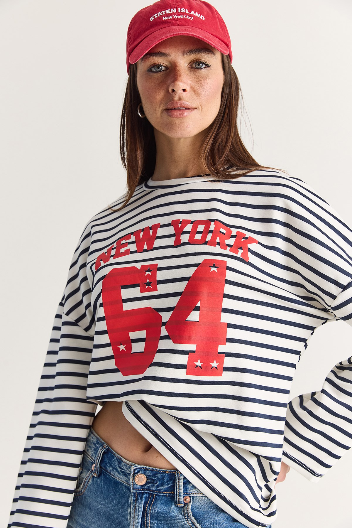 Kadın New York 64 Baskılı Çizgili Bisiklet Yaka Oversize Sweatshirt 36074 60286739 - Ekru-Lacivert SWEATSHİRT modelleri