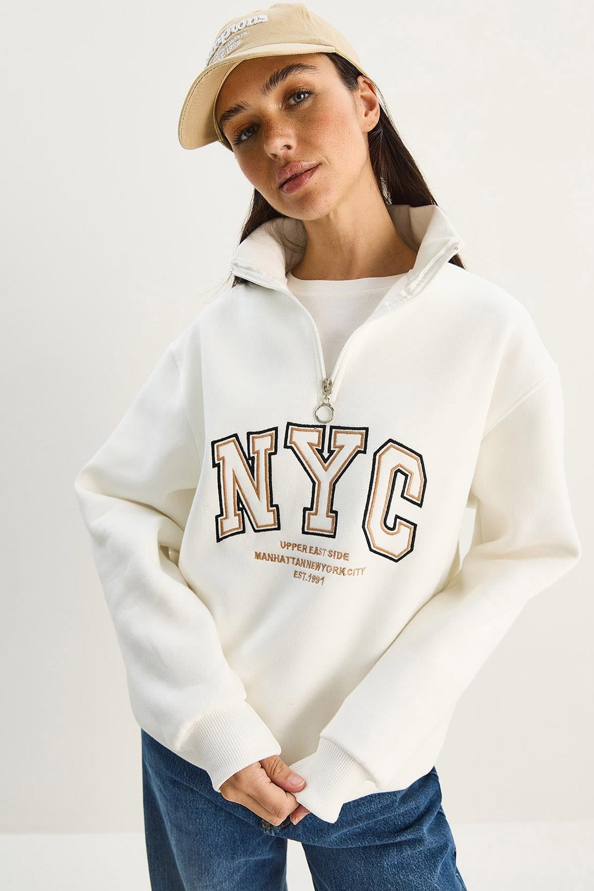Kadın NYC Nakış İşlemeli Yakası Fermuarlı Üç İplik Şardonlu Oversize Sweatshirt 60283767 - Beyaz SWEATSHİRT modelleri