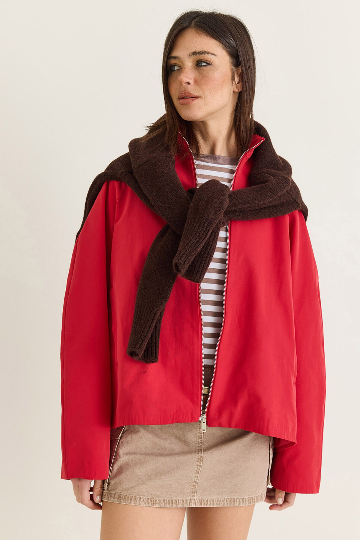 Kadın Oversize Dik Yaka Fermuarlı Reglan Kol A Kesim Kısa Trençkot 2100 60286511 - Kırmızı DIŞ GİYİM modelleri