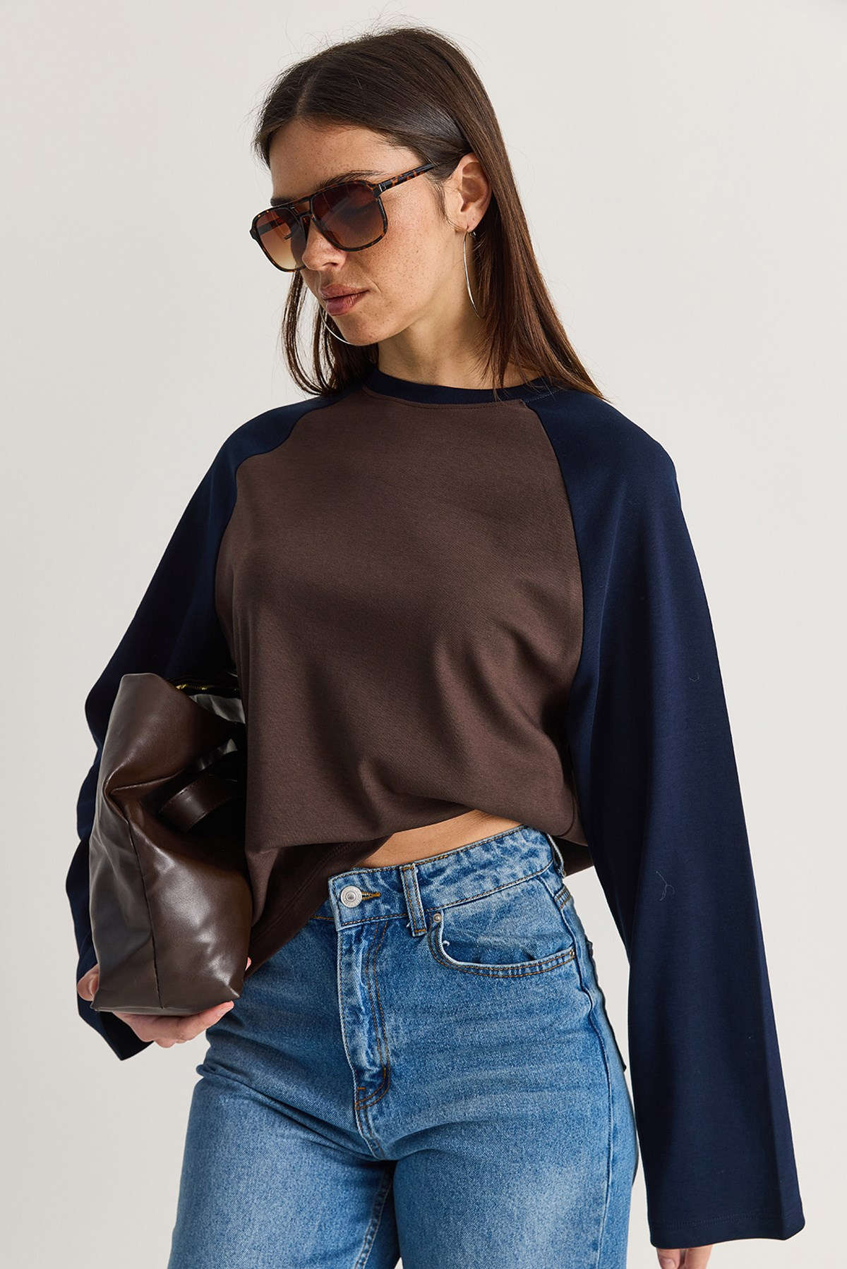 Kadın Pamuklu Regular Reglan Kol Renk Bloklu Uzun Kollu T-Shirt ÖS261006 60286587 - Kahve-Lacivert SWEATSHİRT modelleri
