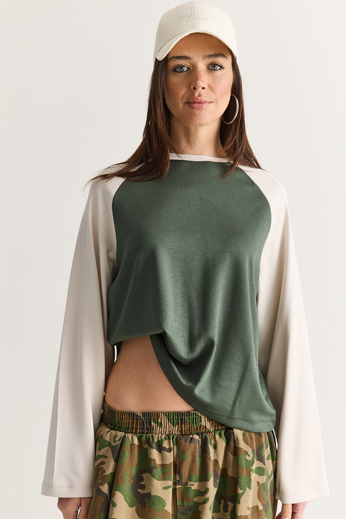 Kadın Regular Reglan Kol Renk Bloklu Uzun Kollu Sweatshirt 928 60286777 - Yeşil-Bej SWEATSHİRT modelleri