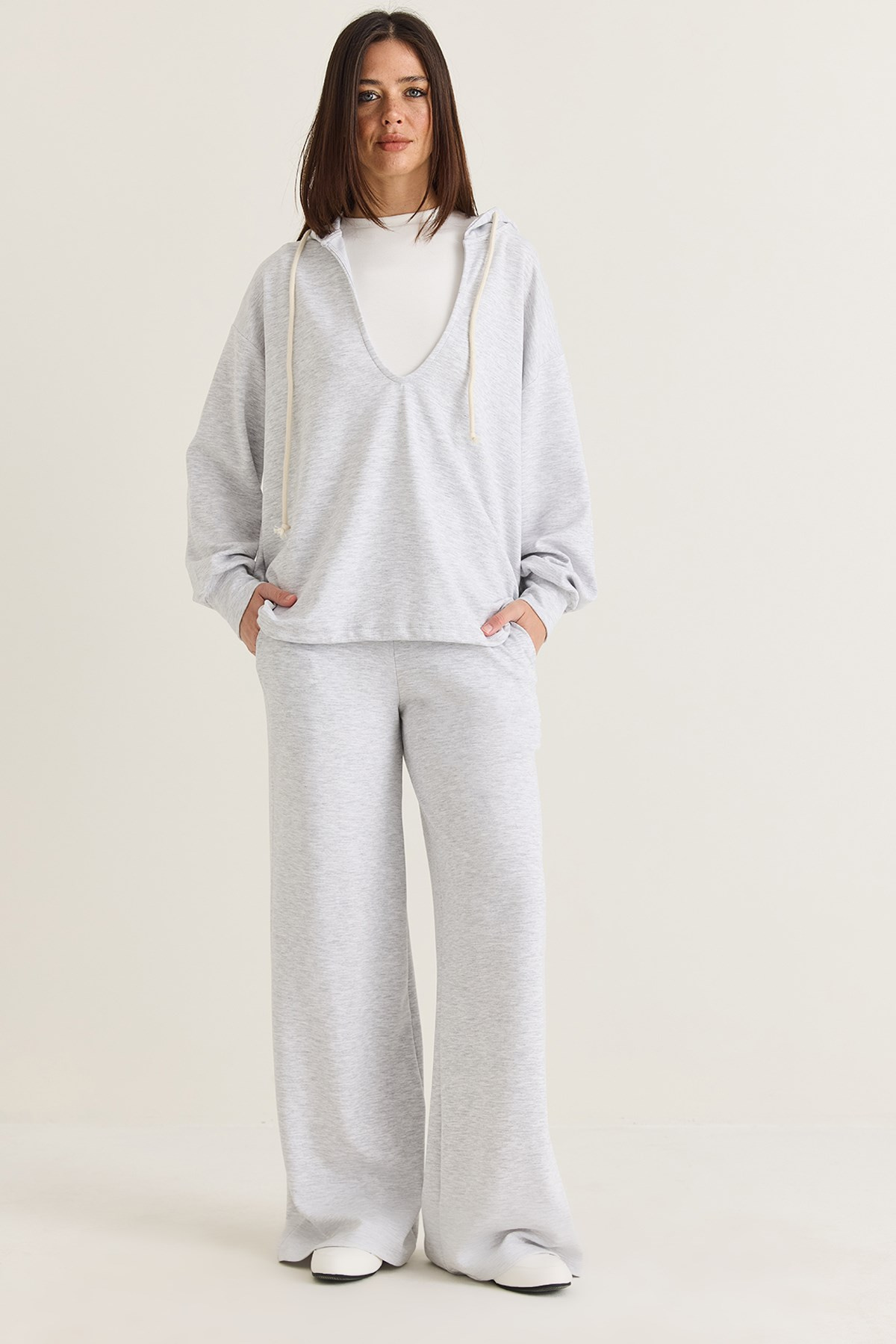 Kadın V Yaka Kapüşonlu Oversize Sweatshirt Atlet Wide Leg Pantolon 3'lü Takım 4229 60286661 - Gri Melanj ALT - ÜST TAKIM modelleri
