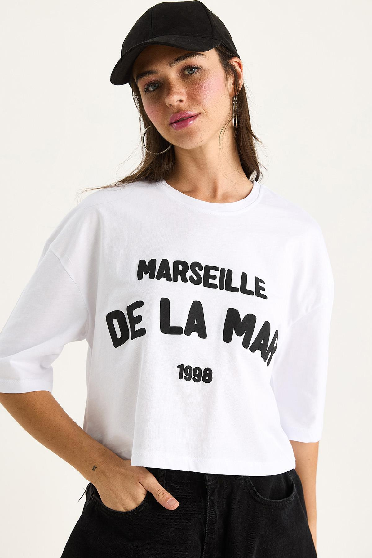 Kadın Yazı Baskılı Bisiklet Yaka %100 Pamuklu Crop T-Shirt 6705 60283450 - Beyaz