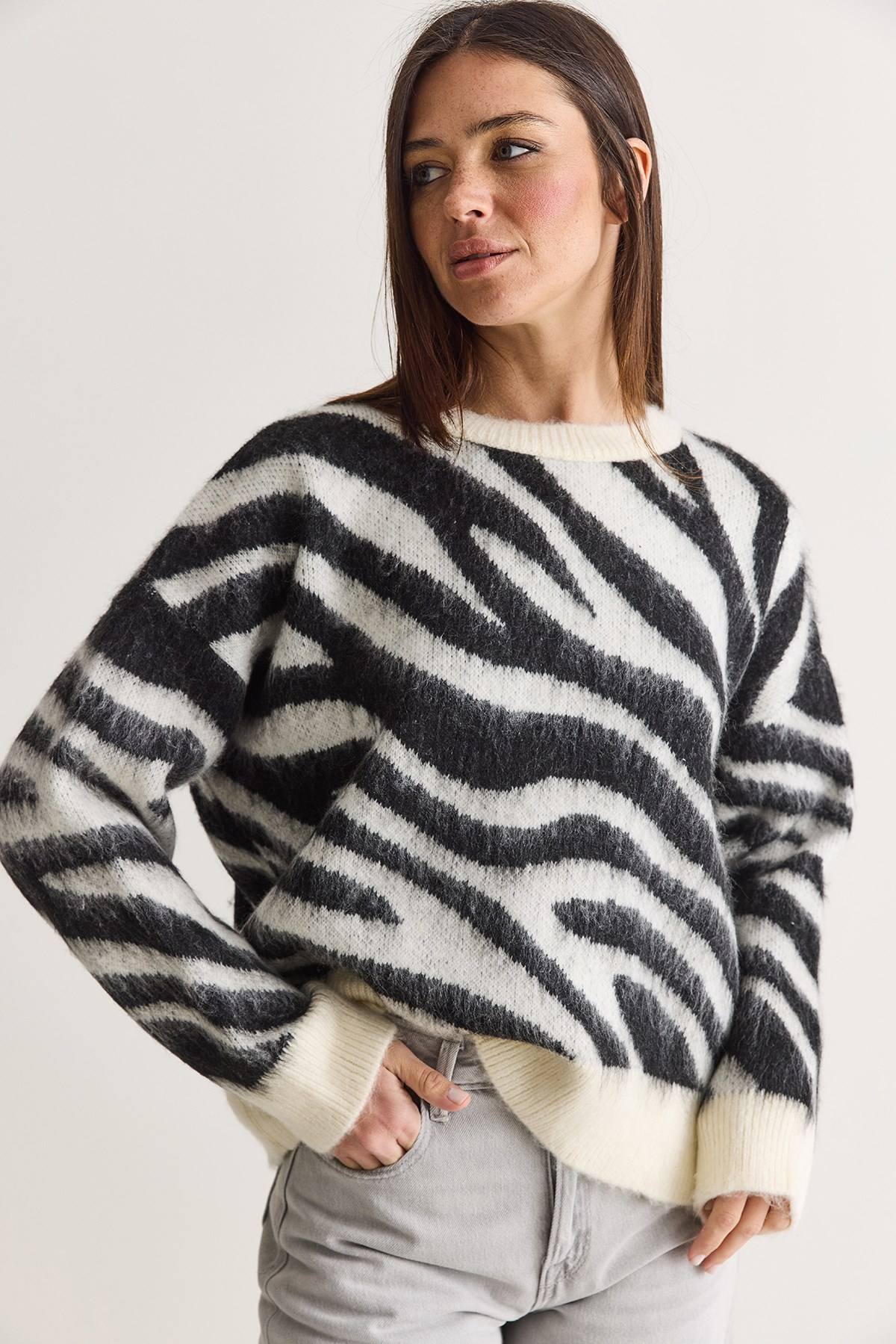 Kadın Zebra Desenli Bisiklet Yaka Oversize Triko Kazak 5569 60286712 - Ekru-Siyah KAZAK modelleri
