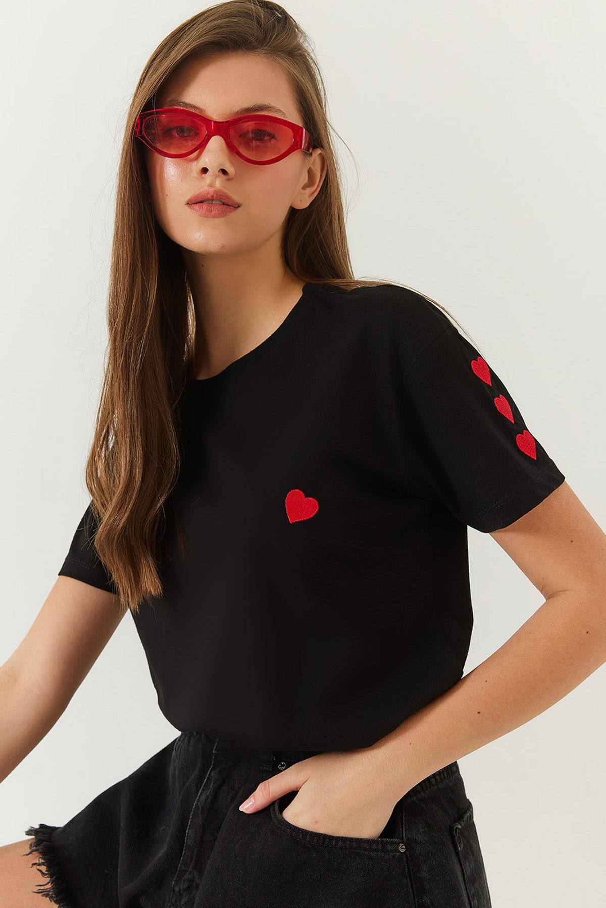 Kalp Nakışlı Tshirt 60602008 - Siyah