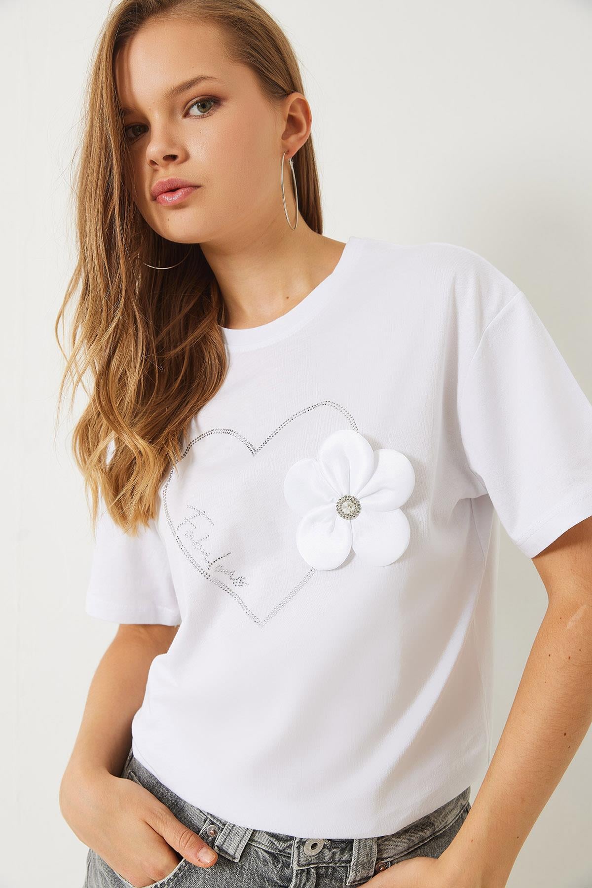 Kalpli Taş Baskılı Çiçek Aksesuarlu Bisiklet Yaka Pamuklu T-Shirt 60283098 - Beyaz