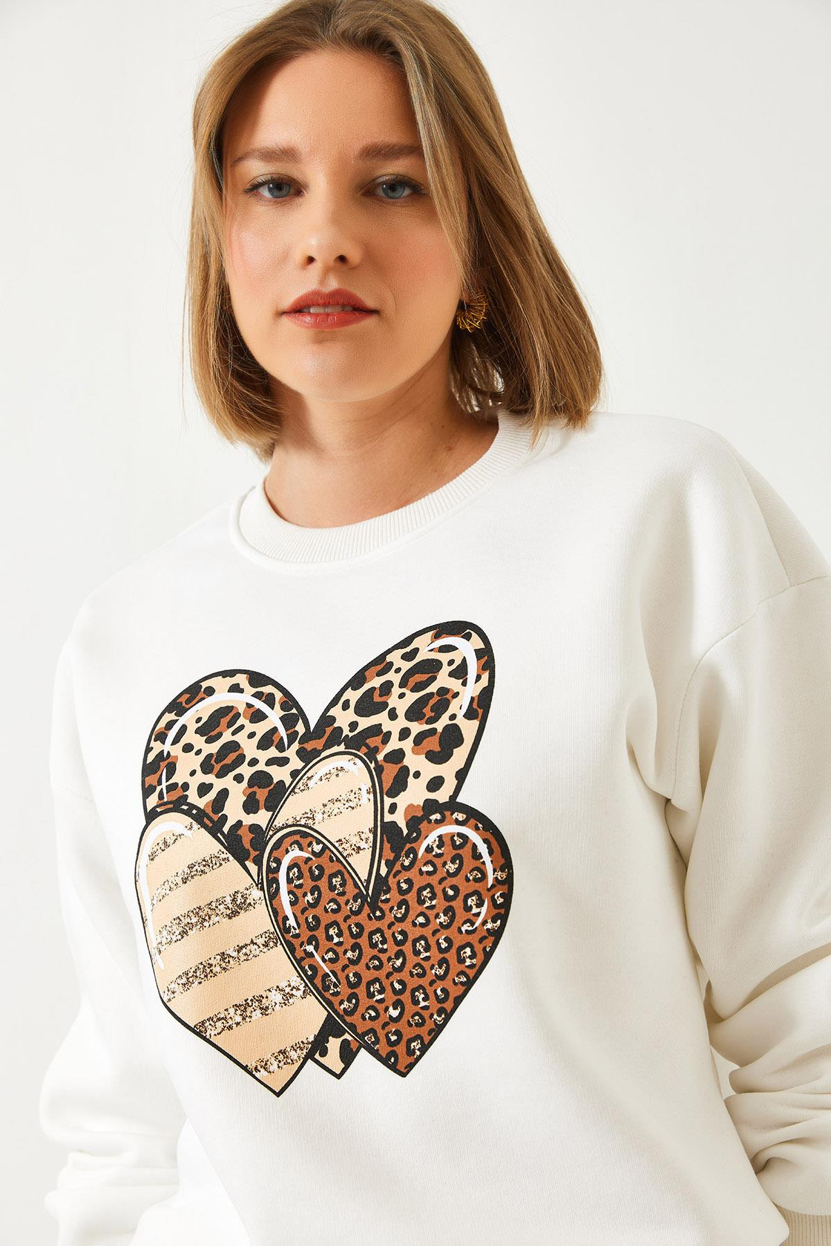 Leoparlı Üç Kalp Baskılı Sweatshirt 60601034 - Ekru
