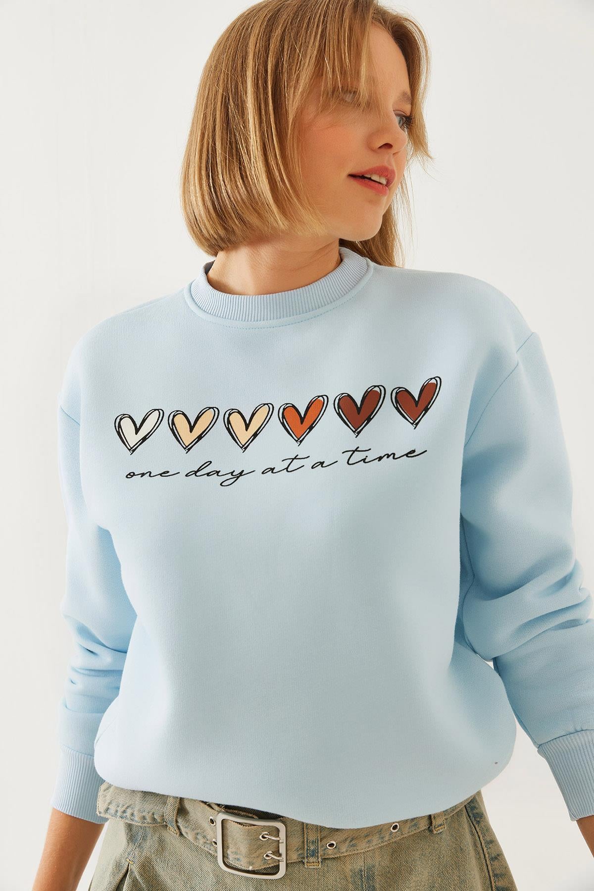 Üç İplik Şardonlu Renkli Kalp Baskılı Sweatshirt MBHS007 60601007 - Bebe Mavisi