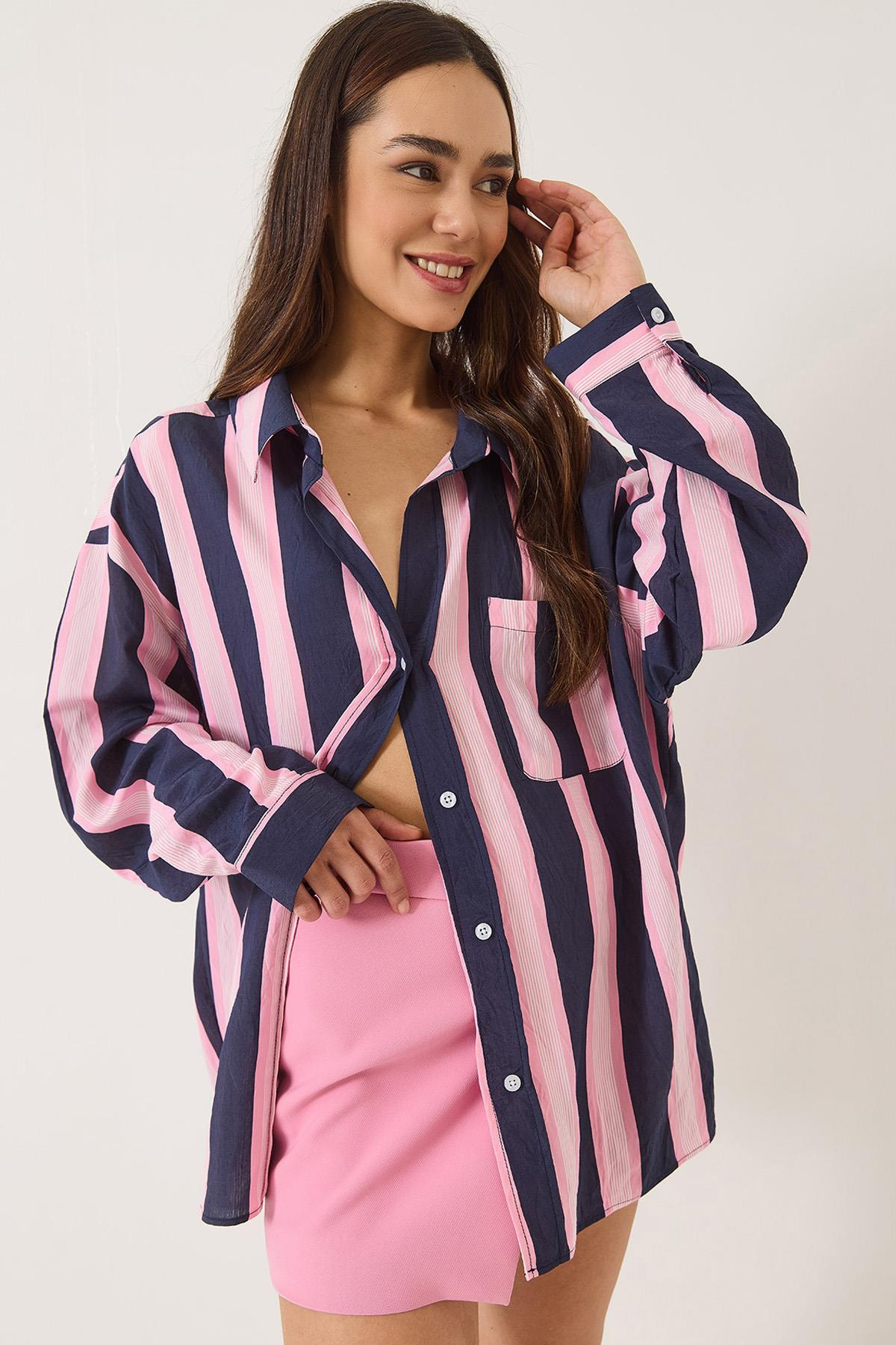 V Yaka Çizgili Cep Detaylı Oversize Gömlek 8036 60283160 - Lacivert-Pembe