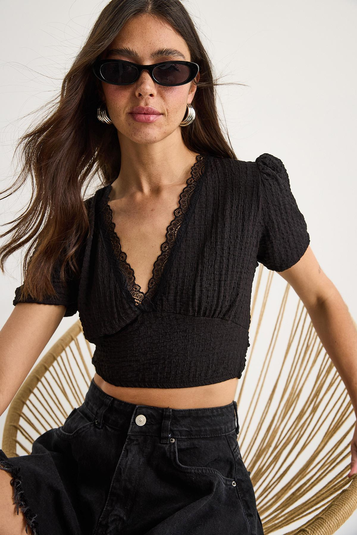 V Yaka Fisto Detaylı Bürümcük Kısa Kollu Crop Bluz 2231 60284051 - Siyah