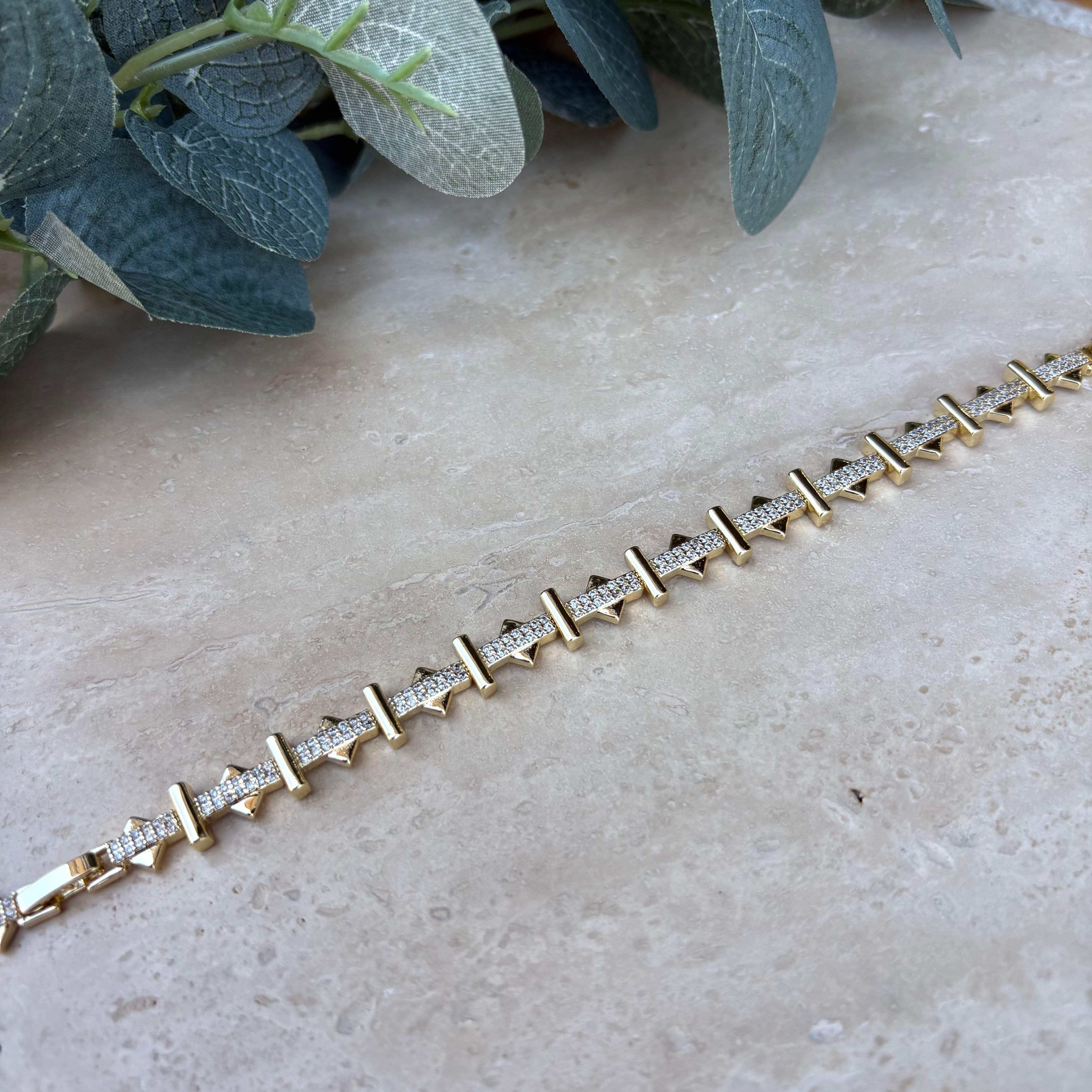 14K Altın Kaplama Dikdörtgen Üçgen Detaylı Taşlı Bileklik (17+2 cm)