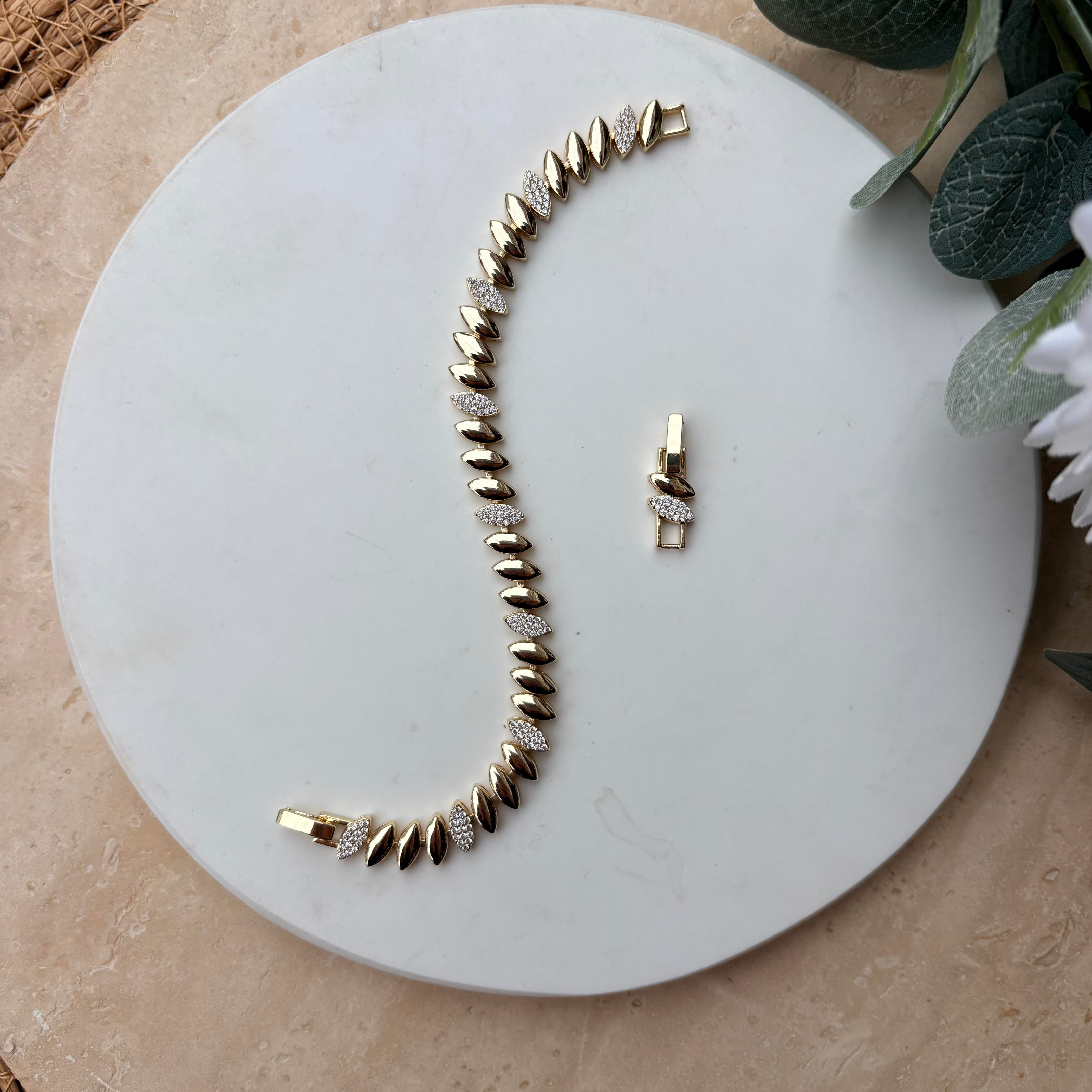 14K Altın Kaplama Markiz Model Taşlı Bileklik (17+2 cm)