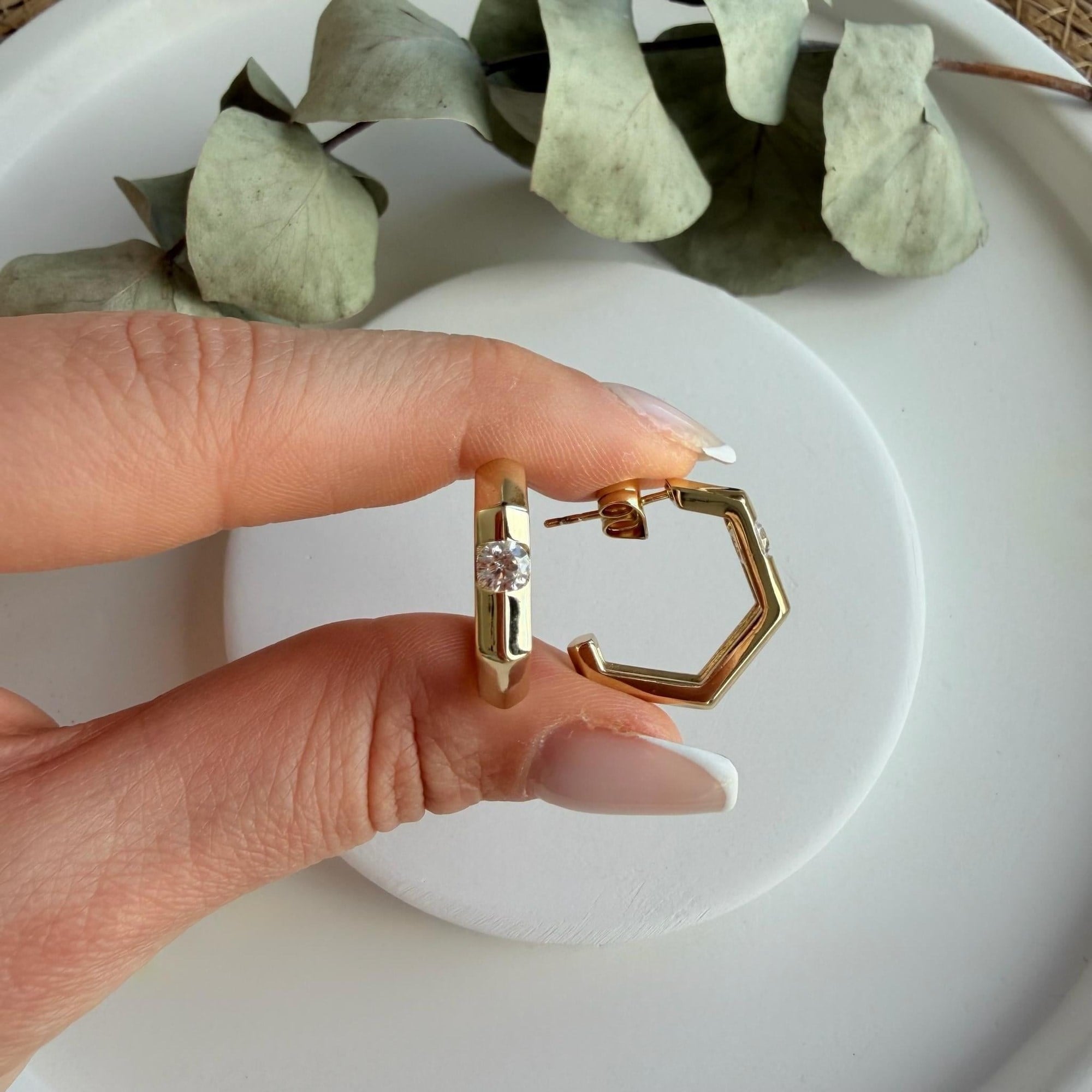 14K Altın Kaplama Ortası Taşlı Geometrik Küpe
