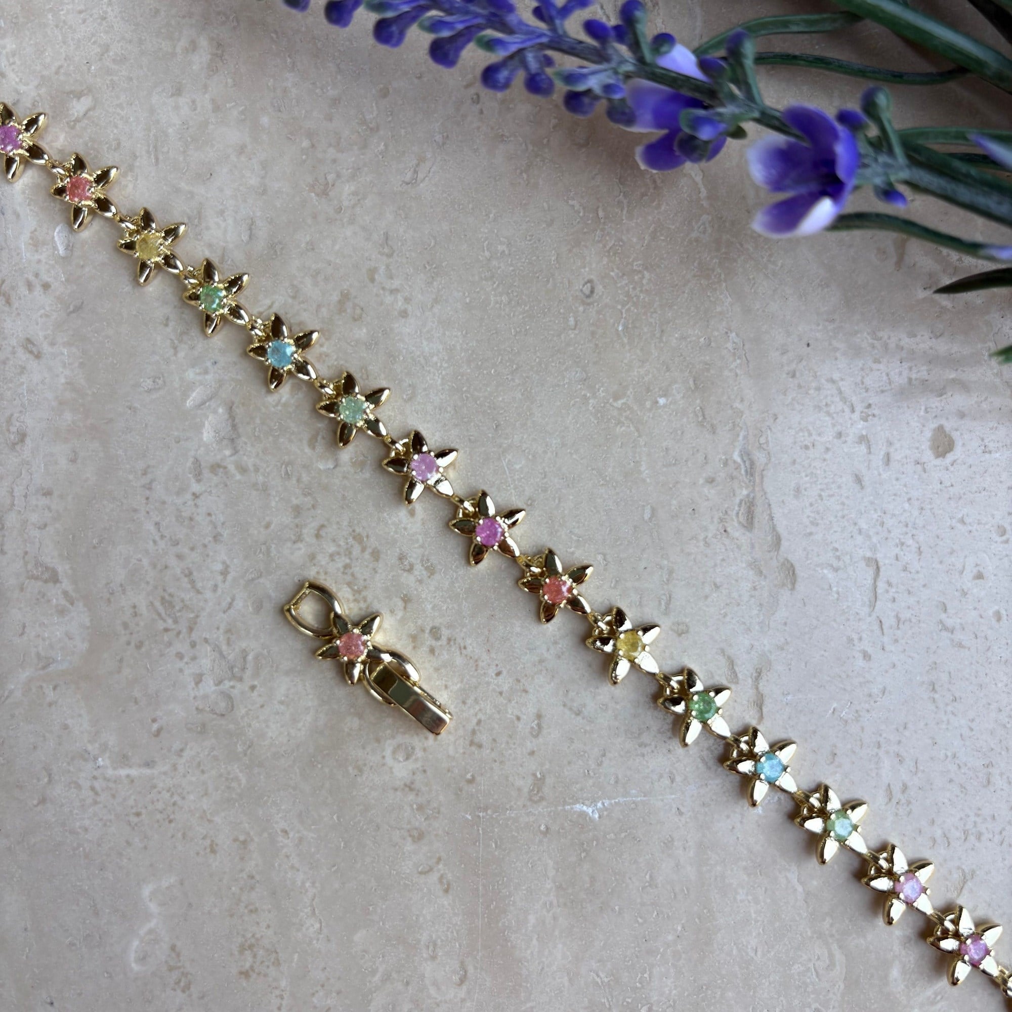 14K Altın Kaplama Renkli Taşlı Gold Çiçek Bileklik (17+2cm)