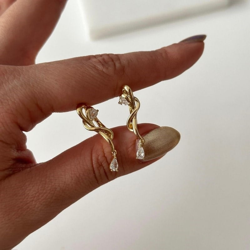 14K Altın Kaplama Sallantılı Taşlı Sarmaşık Küpe
