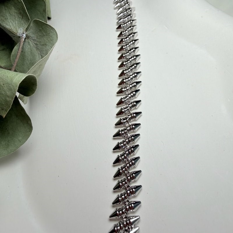 14K Özel Seri Yassı Çivi Motifli Bileklik (18+3 cm)