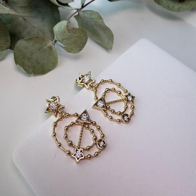 14K Özel Seri Yıldız Detaylı Oklu Küpe