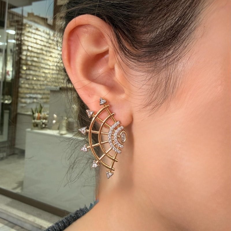 Altı Oklu Gold Taşlı Küpe