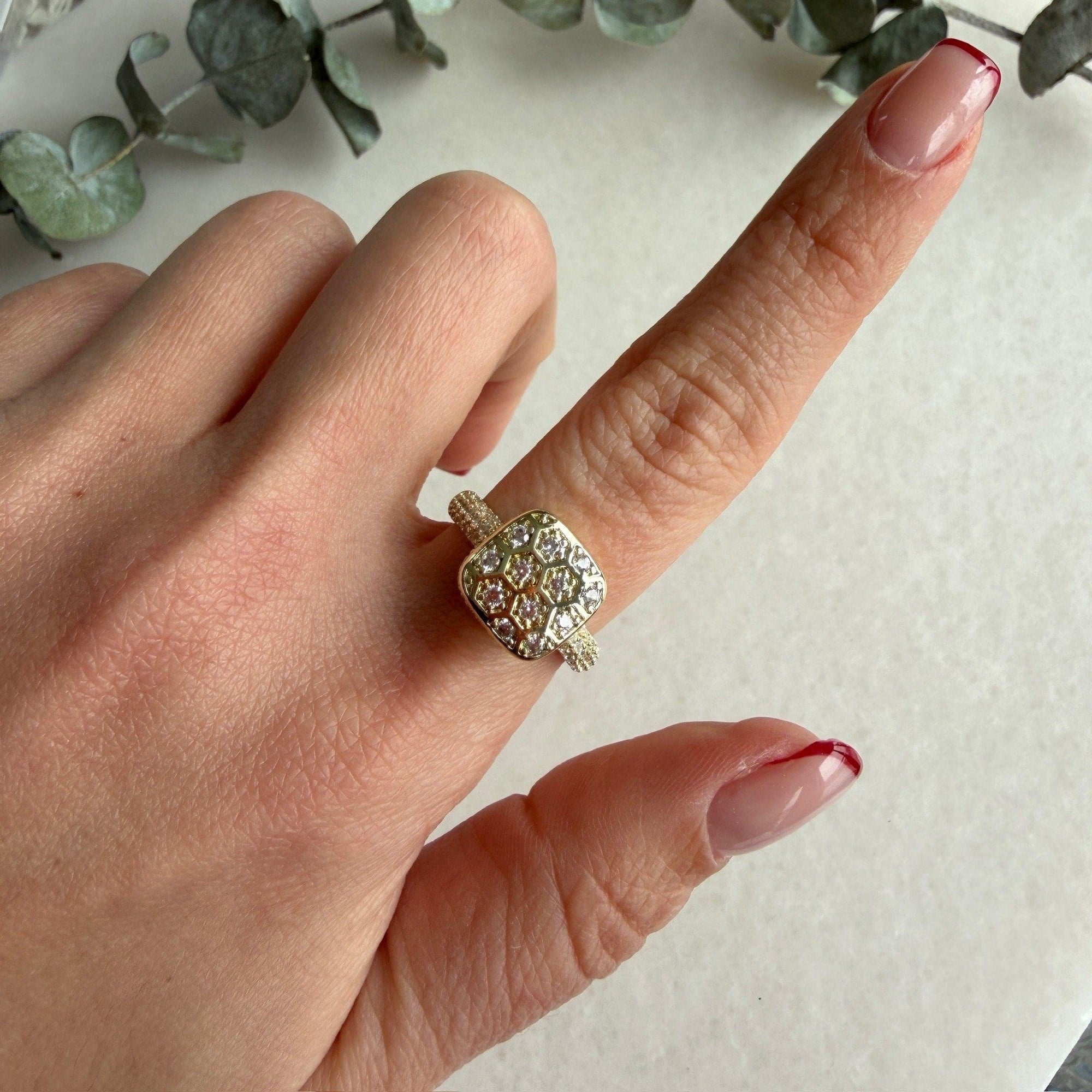Bal Peteği Desenli Kare Taşlı Yüzük-gold