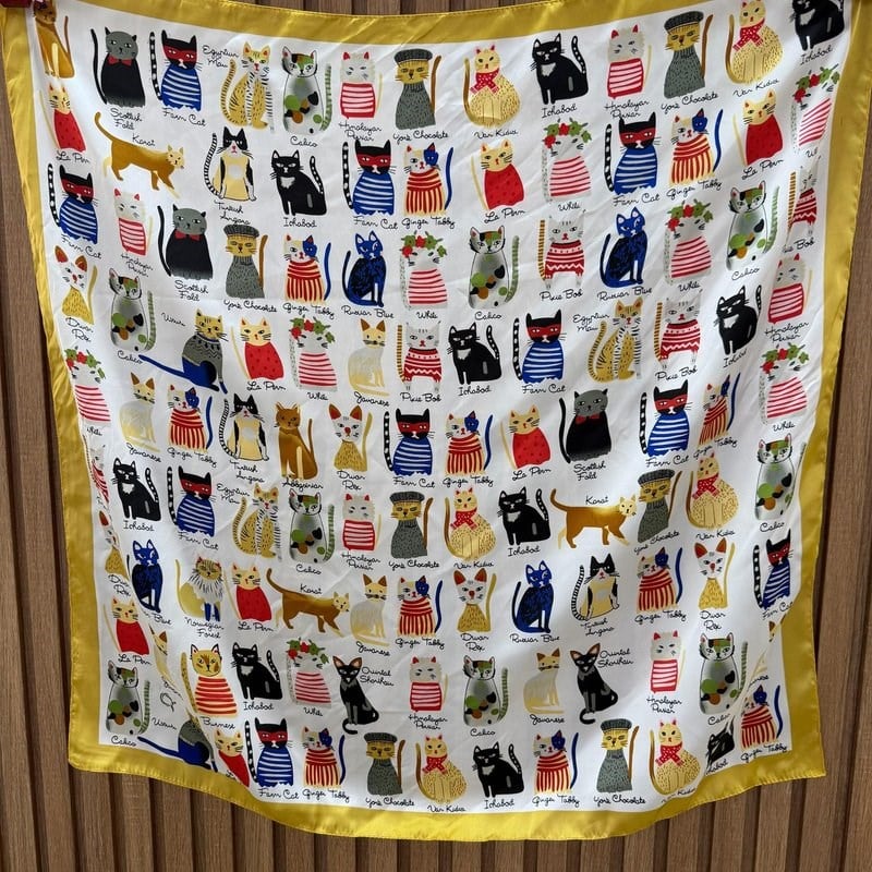 Beyaz Kedi Desenli Eğlenceli Fular (70x70)